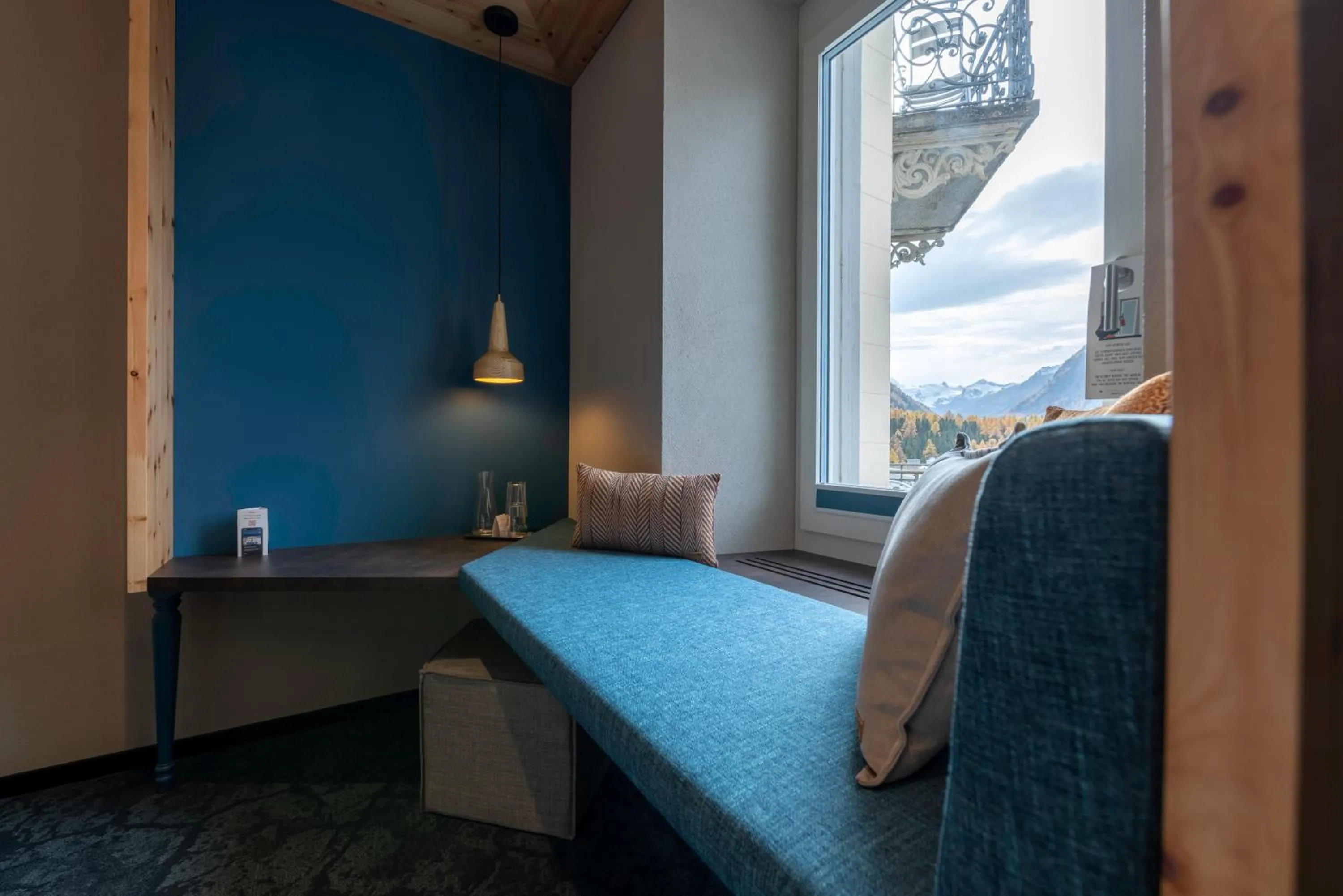 Seating area, Bed in Sporthotel Pontresina