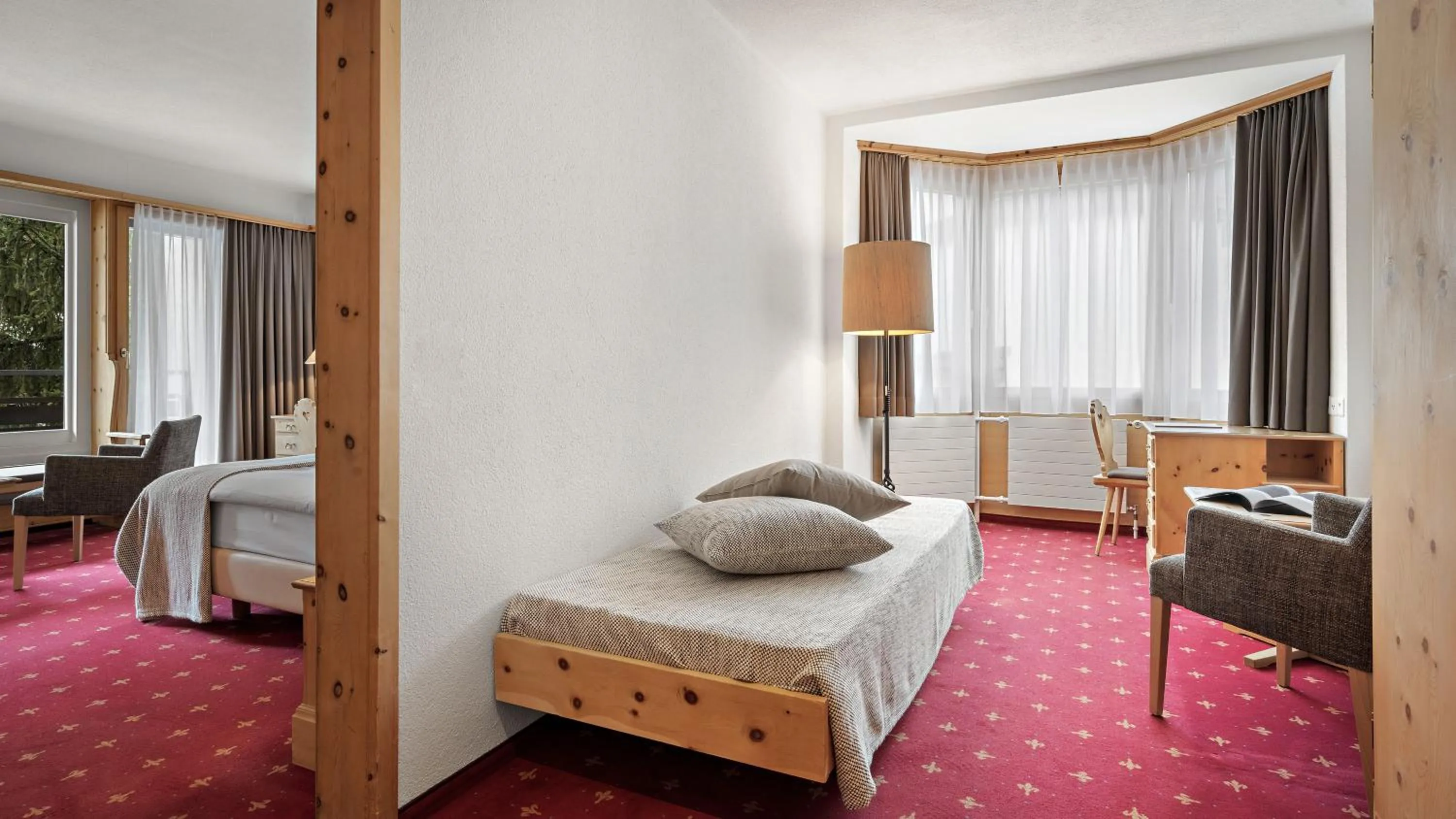 Living room, Bed in Morosani Posthotel