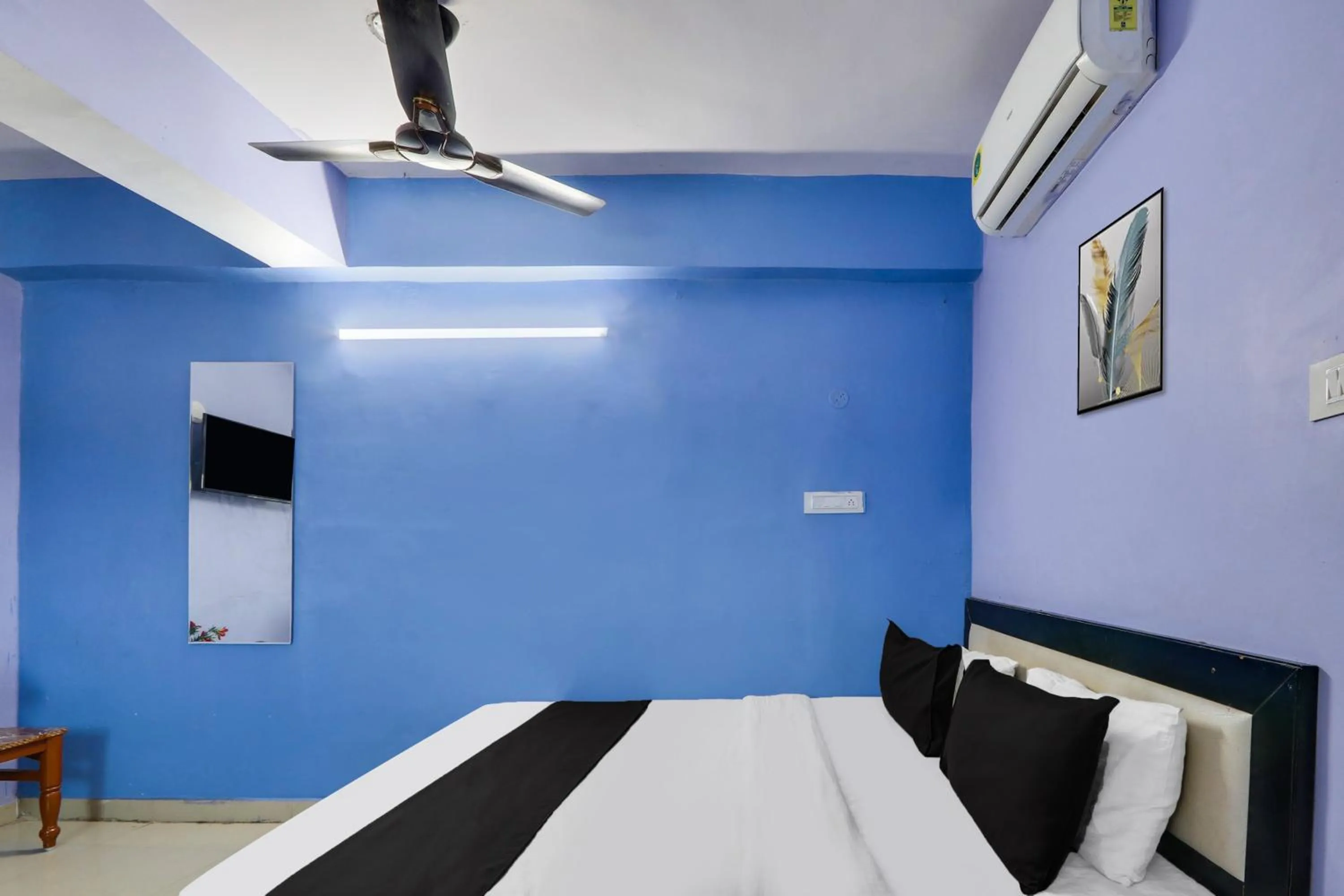 Bedroom, Bed in Hotel O Grand Hotel And Lodge