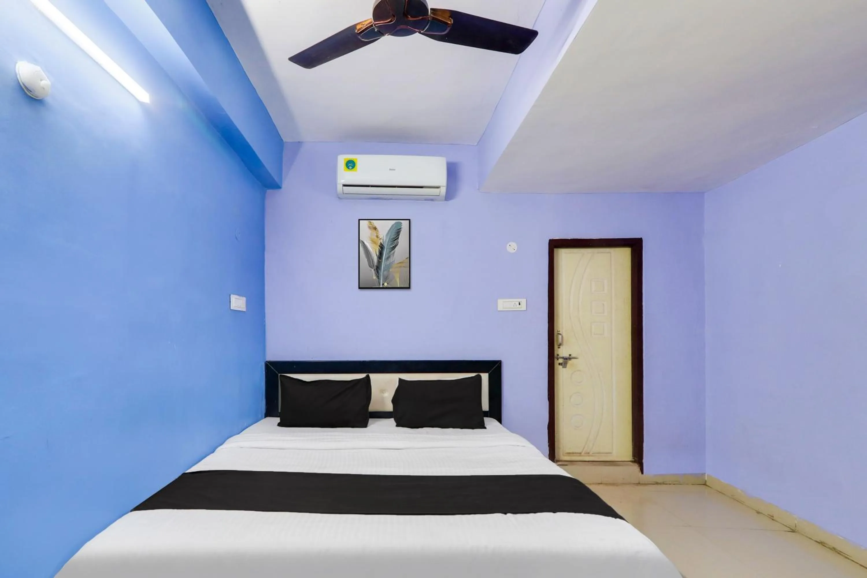 Bedroom, Bed in Hotel O Grand Hotel And Lodge