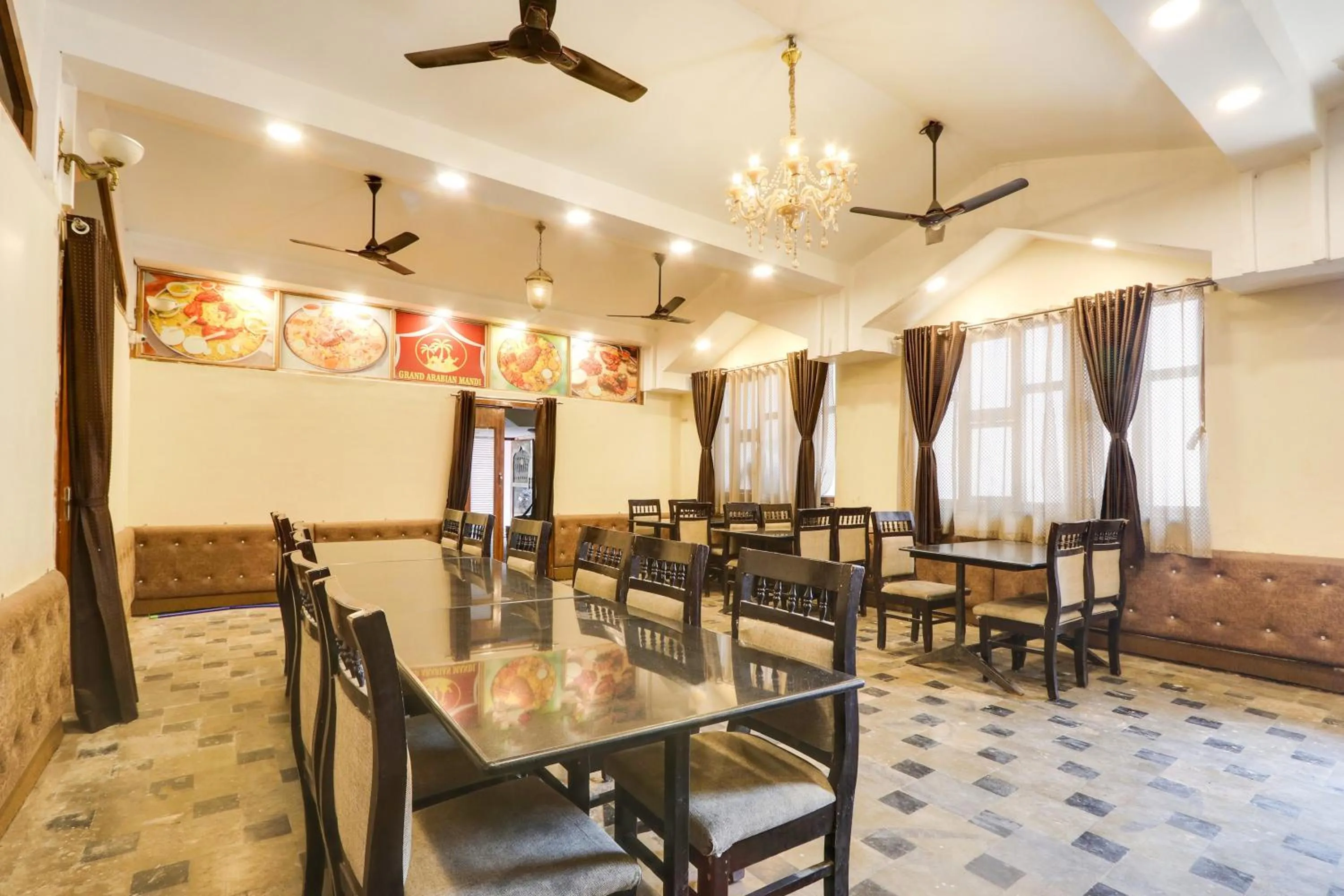 Restaurant/places to eat in Hotel O Grand Hotel And Lodge