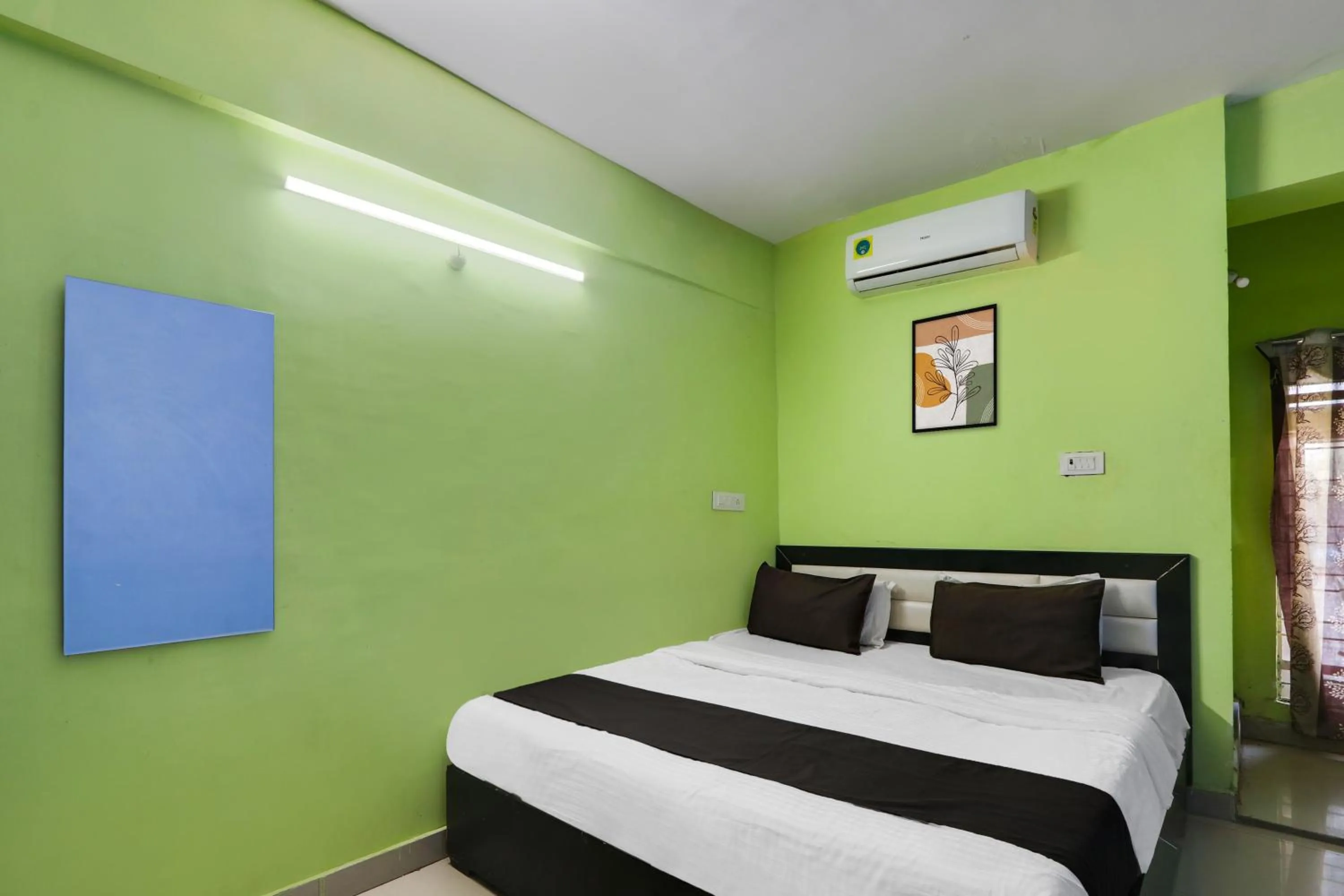 Bedroom, Bed in Hotel O Grand Hotel And Lodge