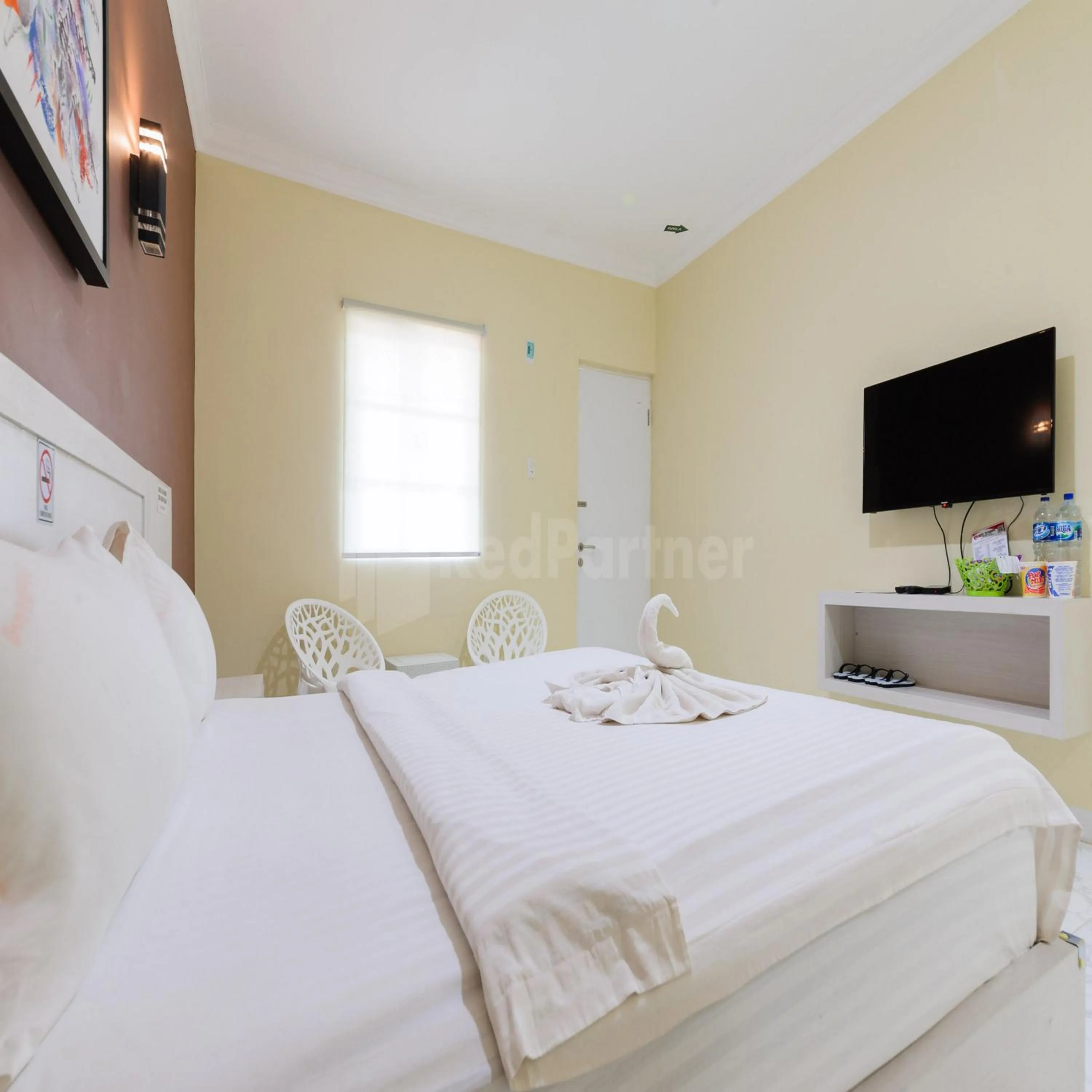 Bedroom, Bed in Hotel 78 Parapat Mitra RedDoorz