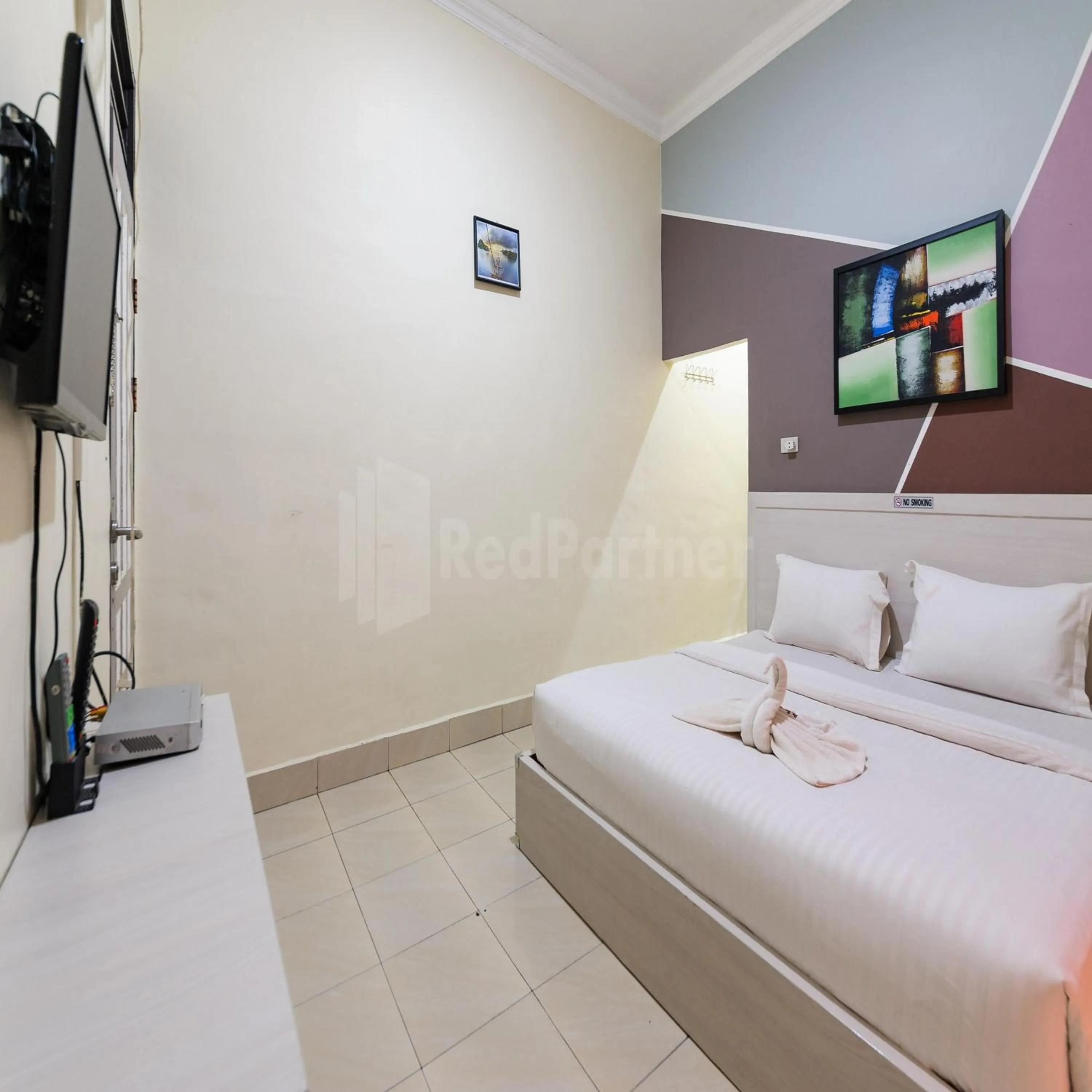 Bedroom, Bed in Hotel 78 Parapat Mitra RedDoorz