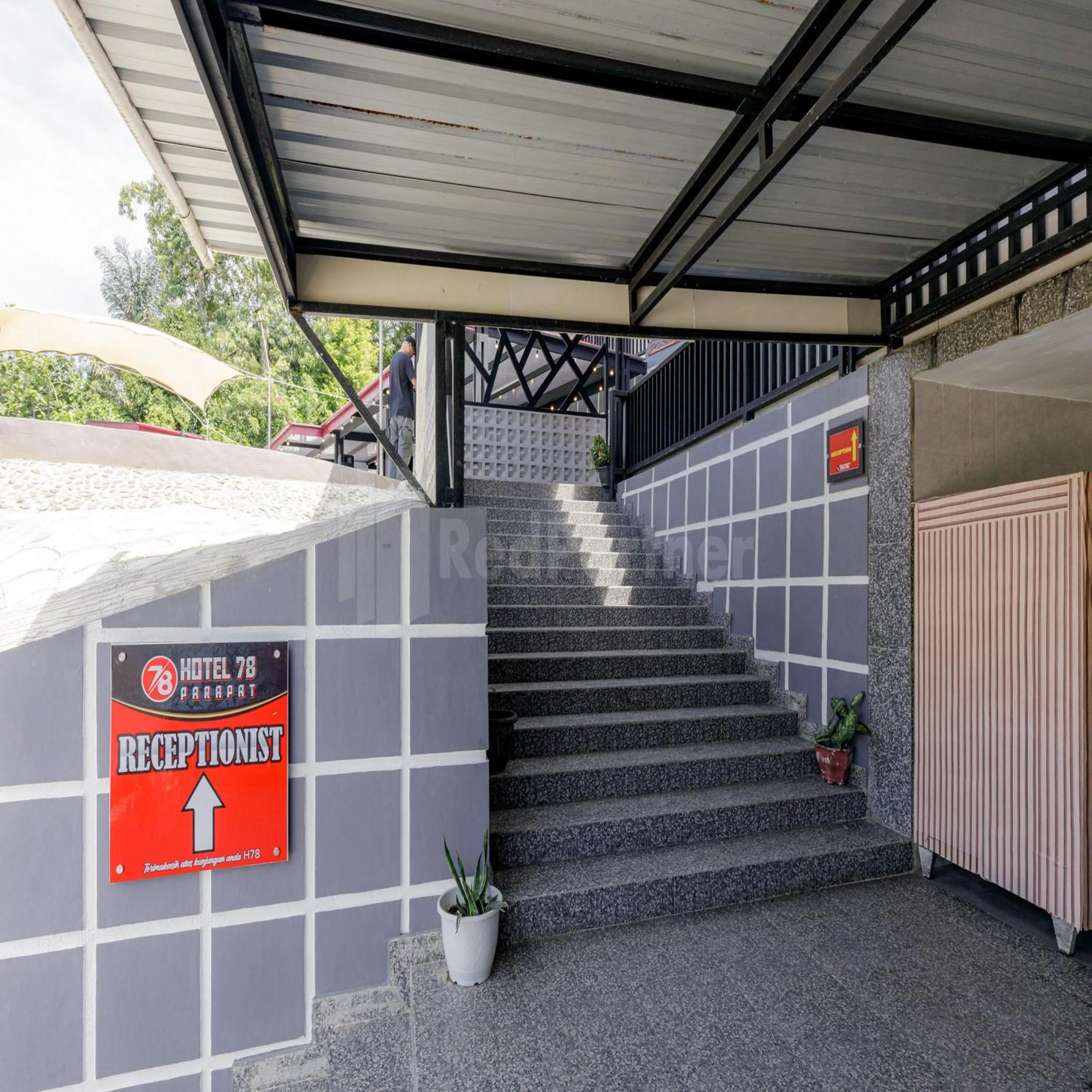 Property building in Hotel 78 Parapat Mitra RedDoorz