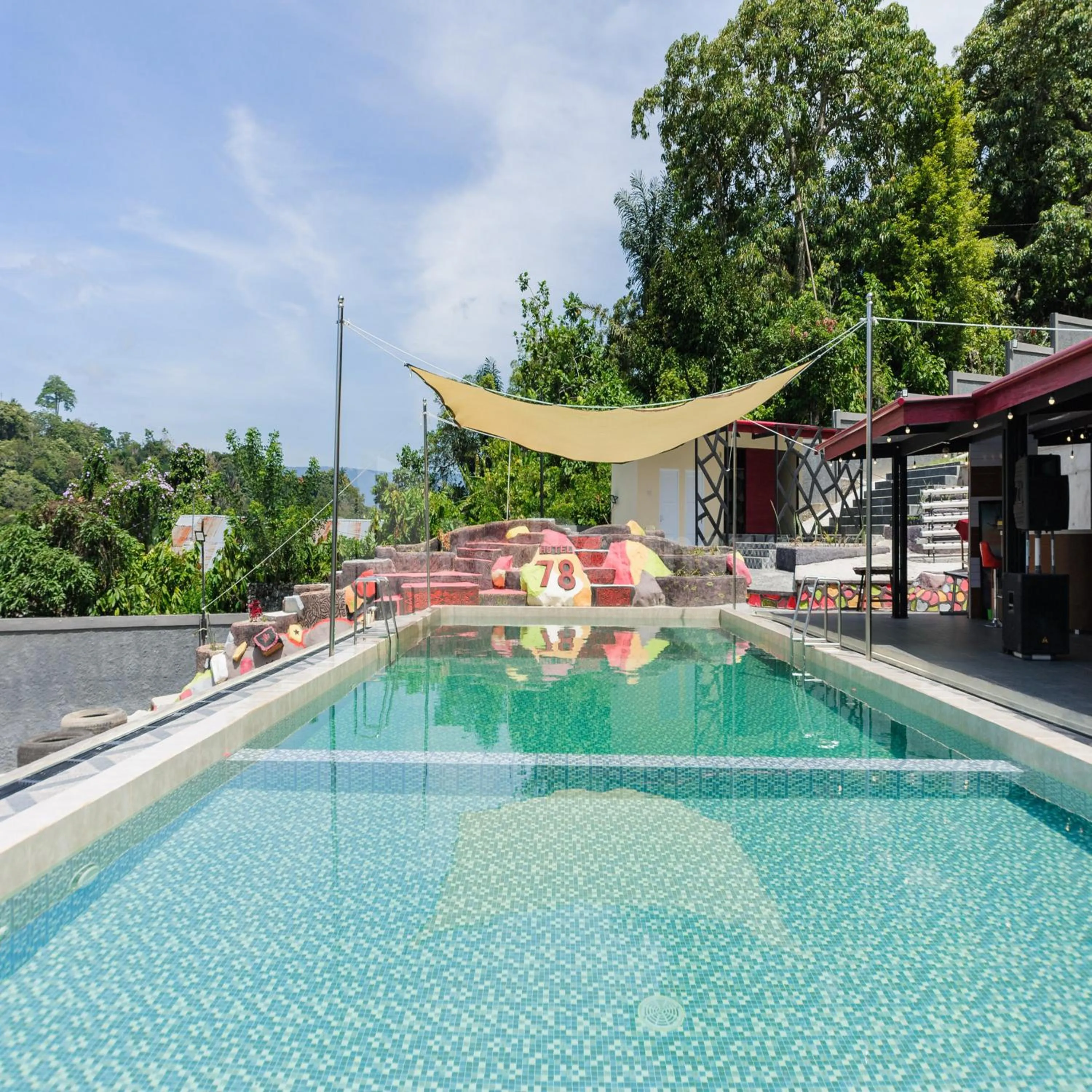 Swimming pool in Hotel 78 Parapat Mitra RedDoorz