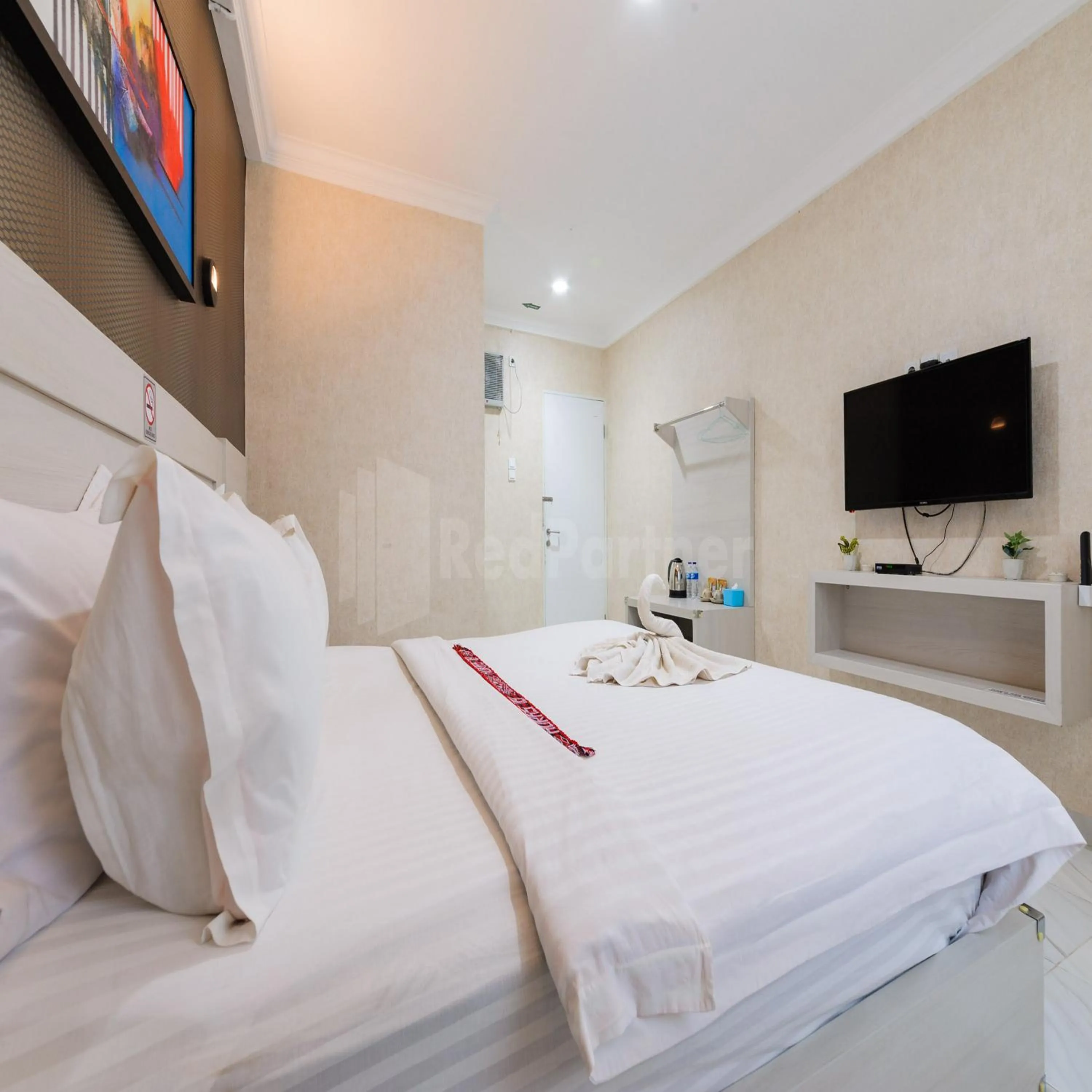 Bedroom, Bed in Hotel 78 Parapat Mitra RedDoorz