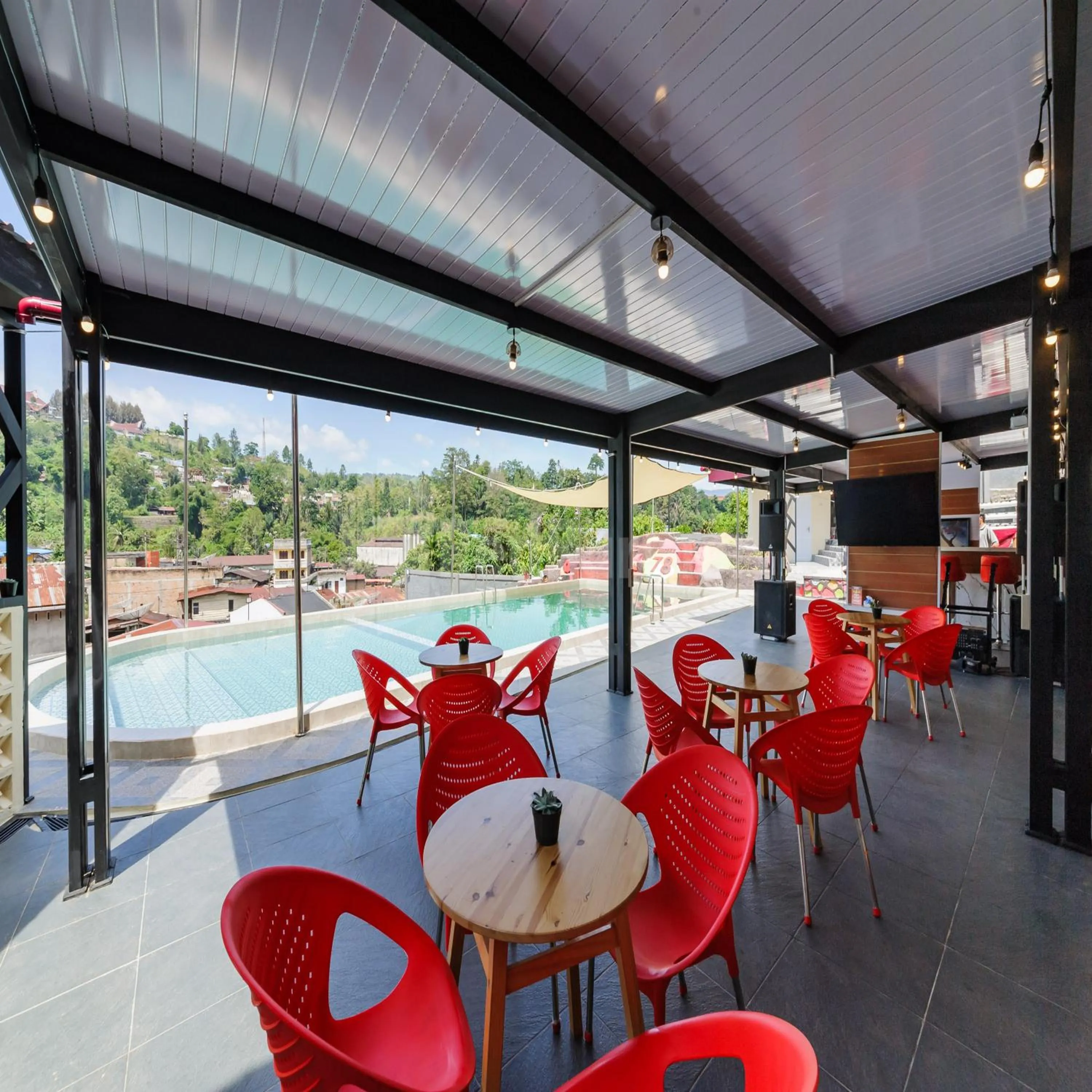 Seating area in Hotel 78 Parapat Mitra RedDoorz