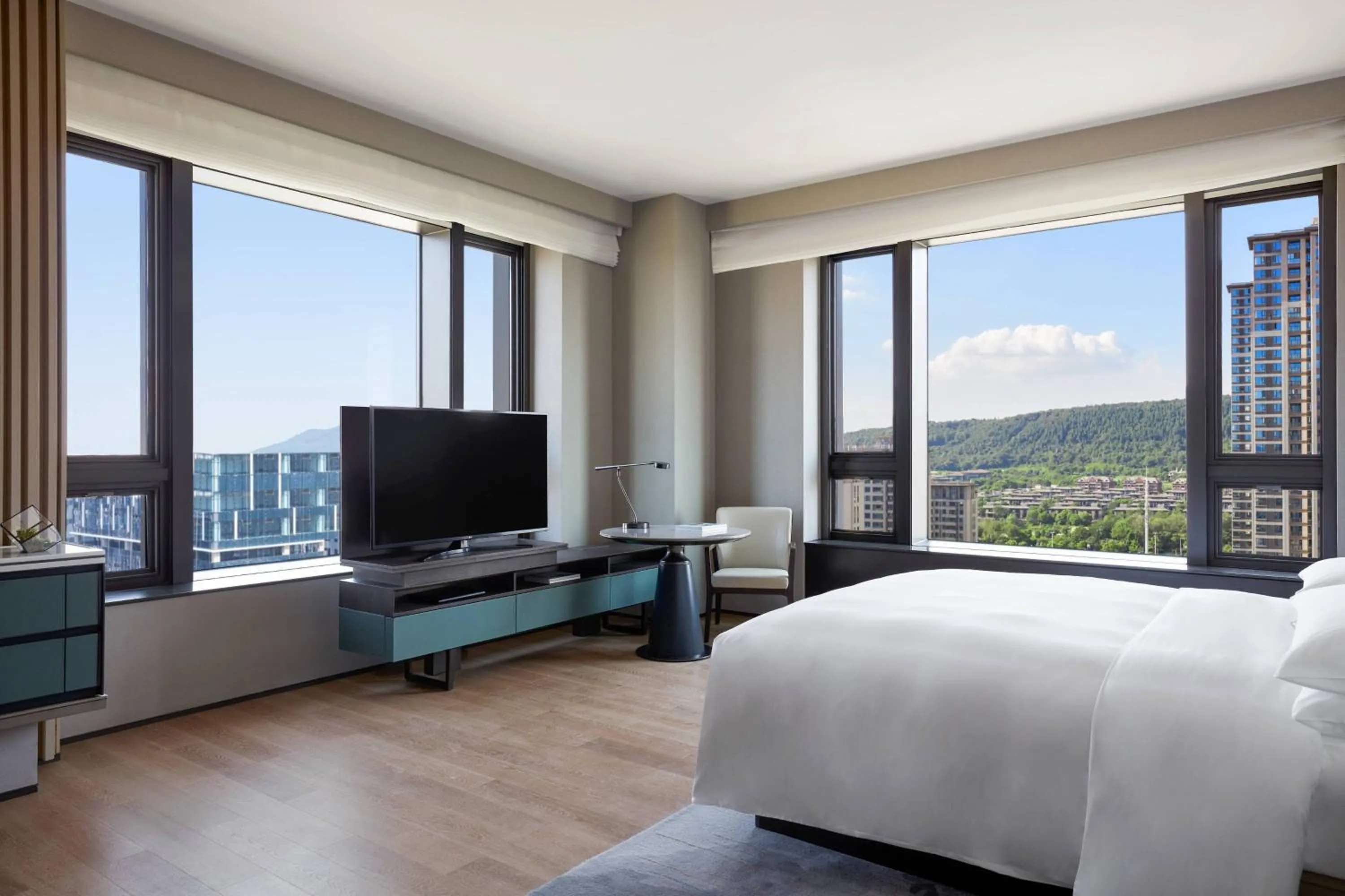 Photo of the whole room, Bed in Wuhan Marriott Hotel Optics Valley