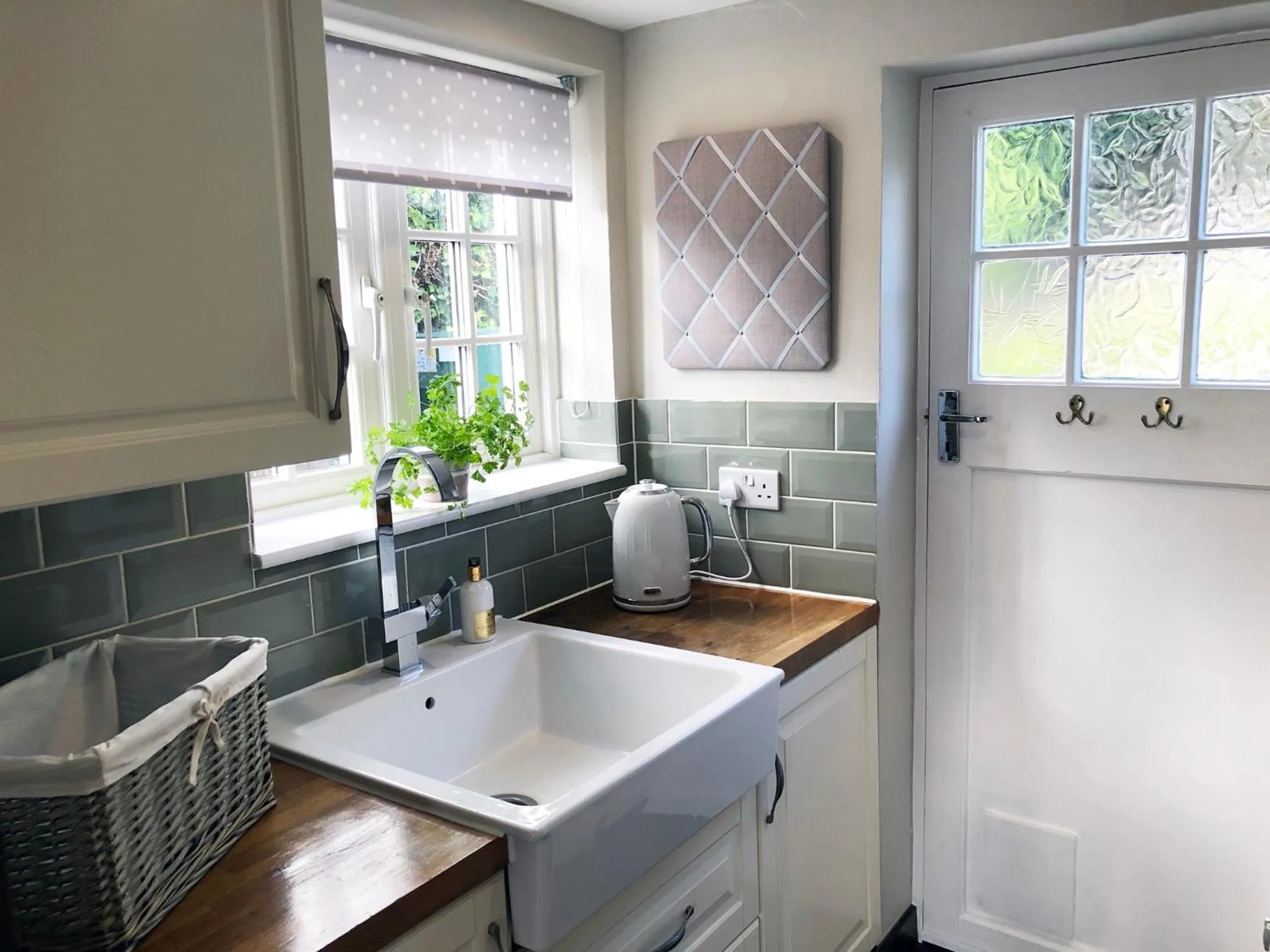 Kitchen or kitchenette in Millie's Cottage