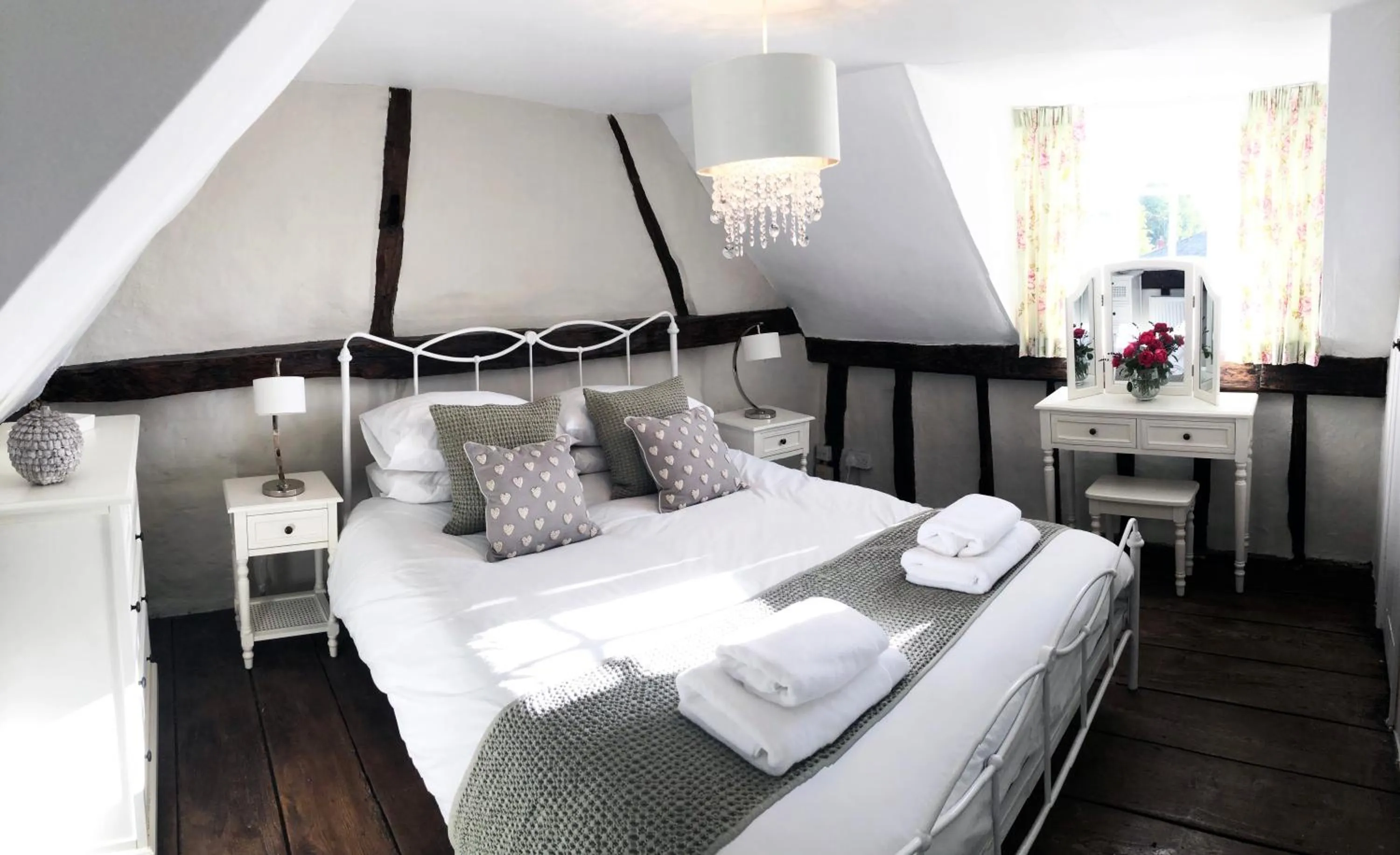 Bedroom, Bed in Millie's Cottage