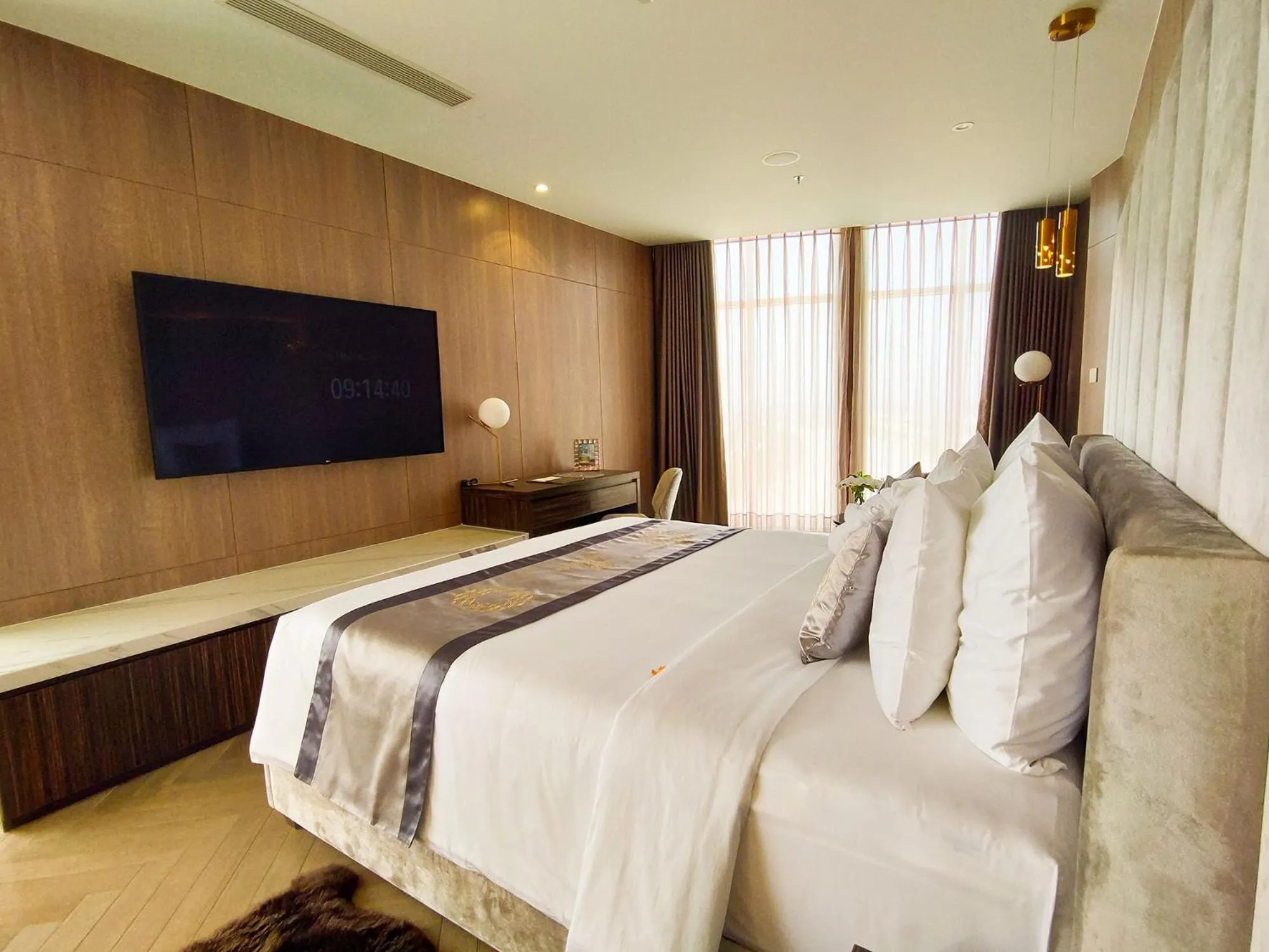 City view, Bed in Diamond Stars Ben Tre Hotel