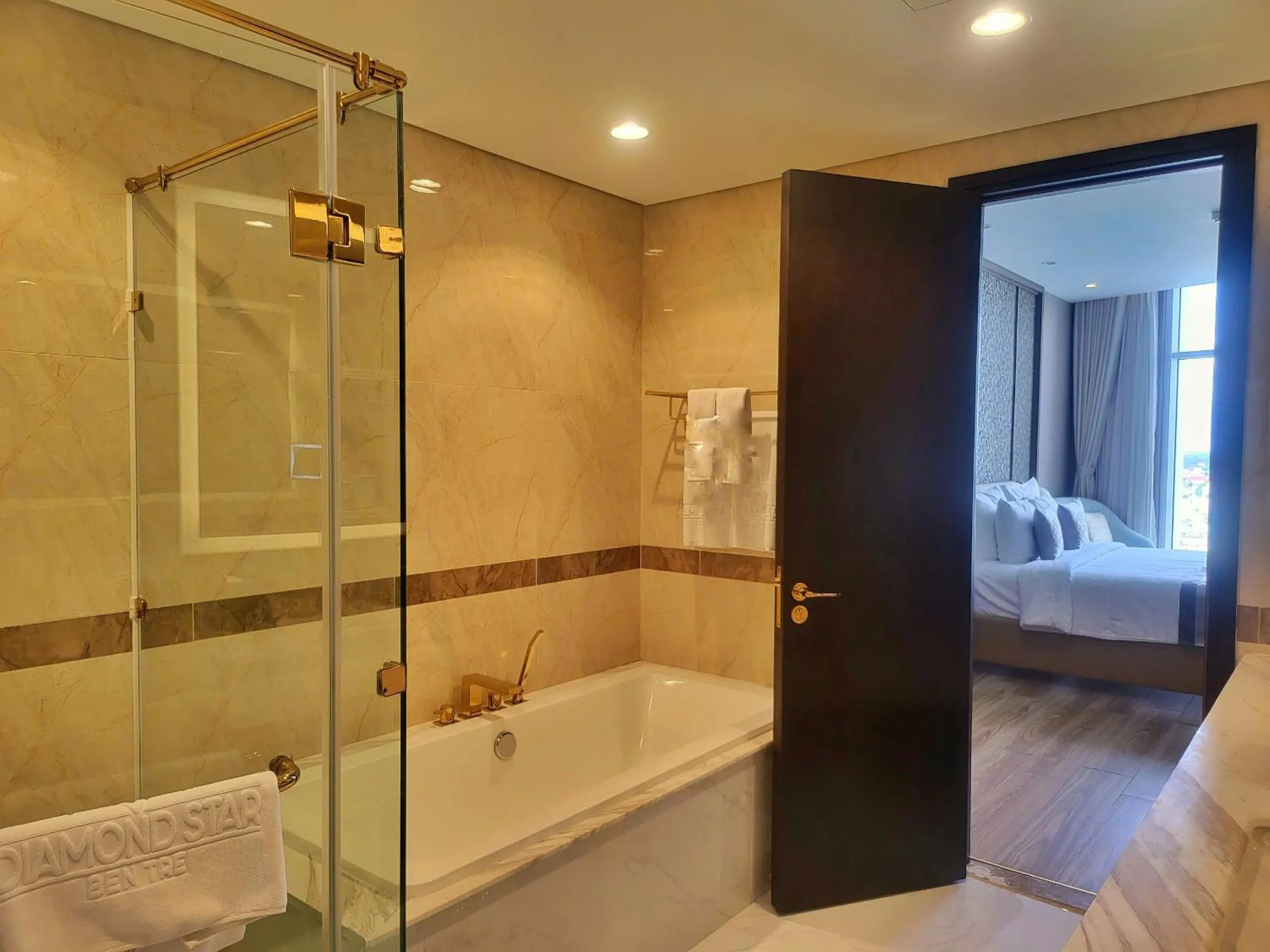 Bed in Diamond Stars Ben Tre Hotel