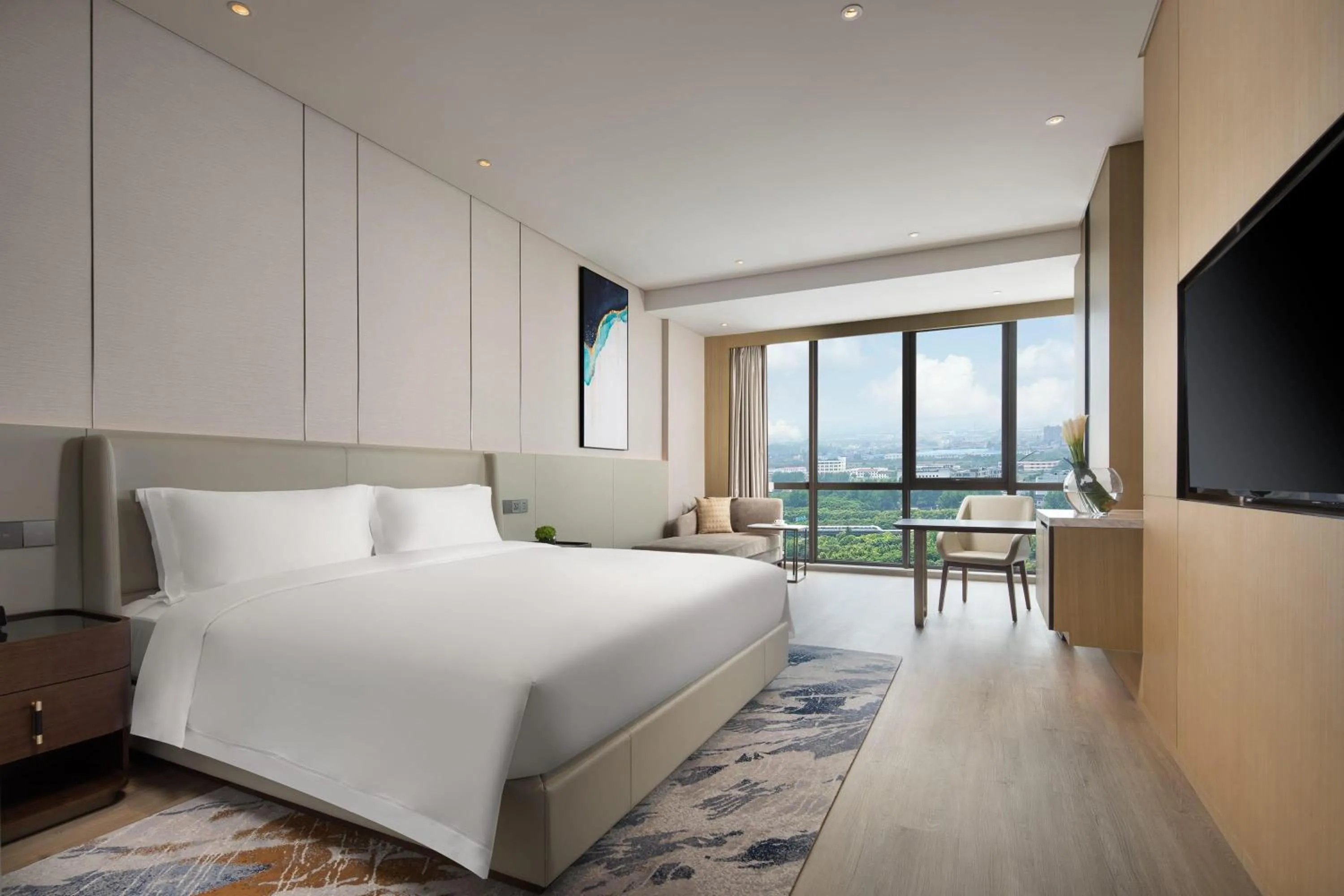 Photo of the whole room, Bed in Wyndham Shanghai Pudong