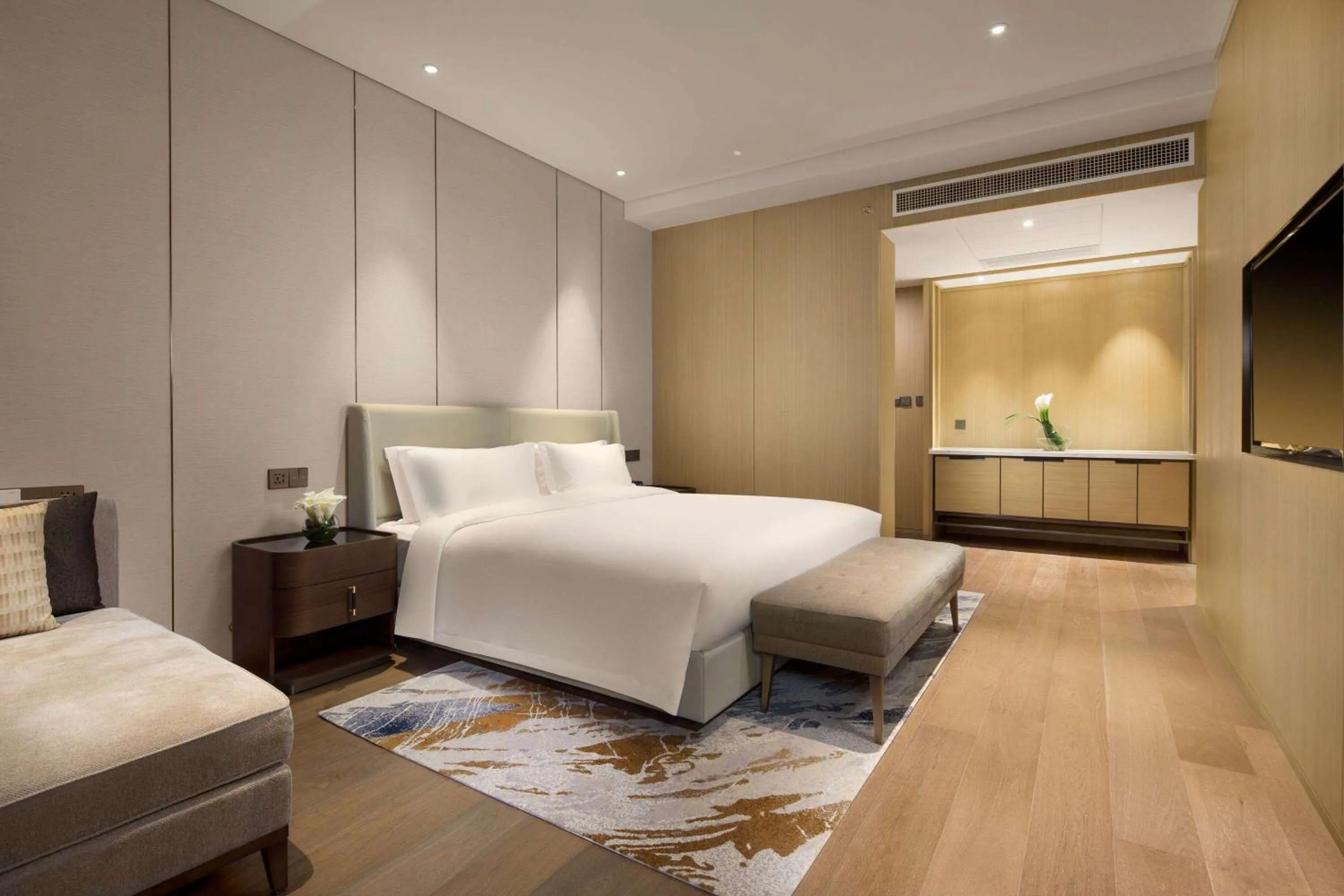 Bed in Wyndham Shanghai Pudong