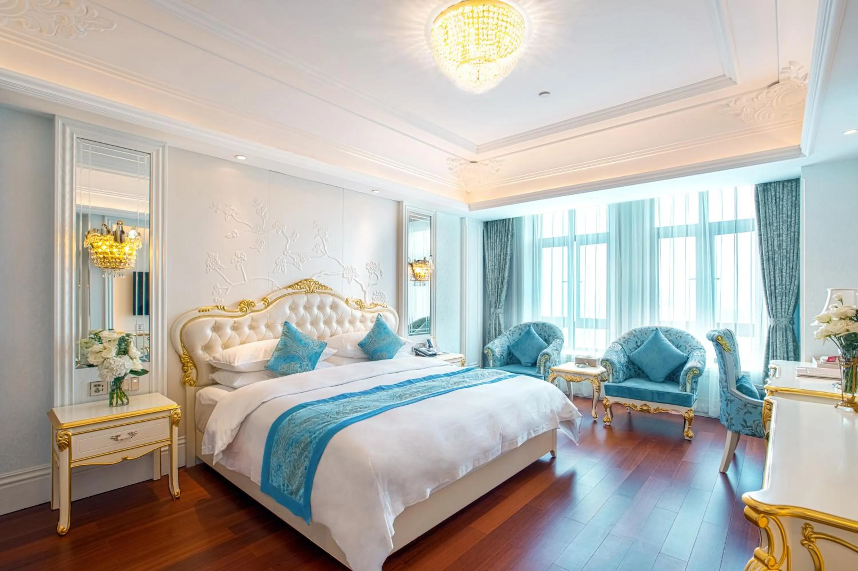 Photo of the whole room, Bed in Wyndham Grand Kunming East