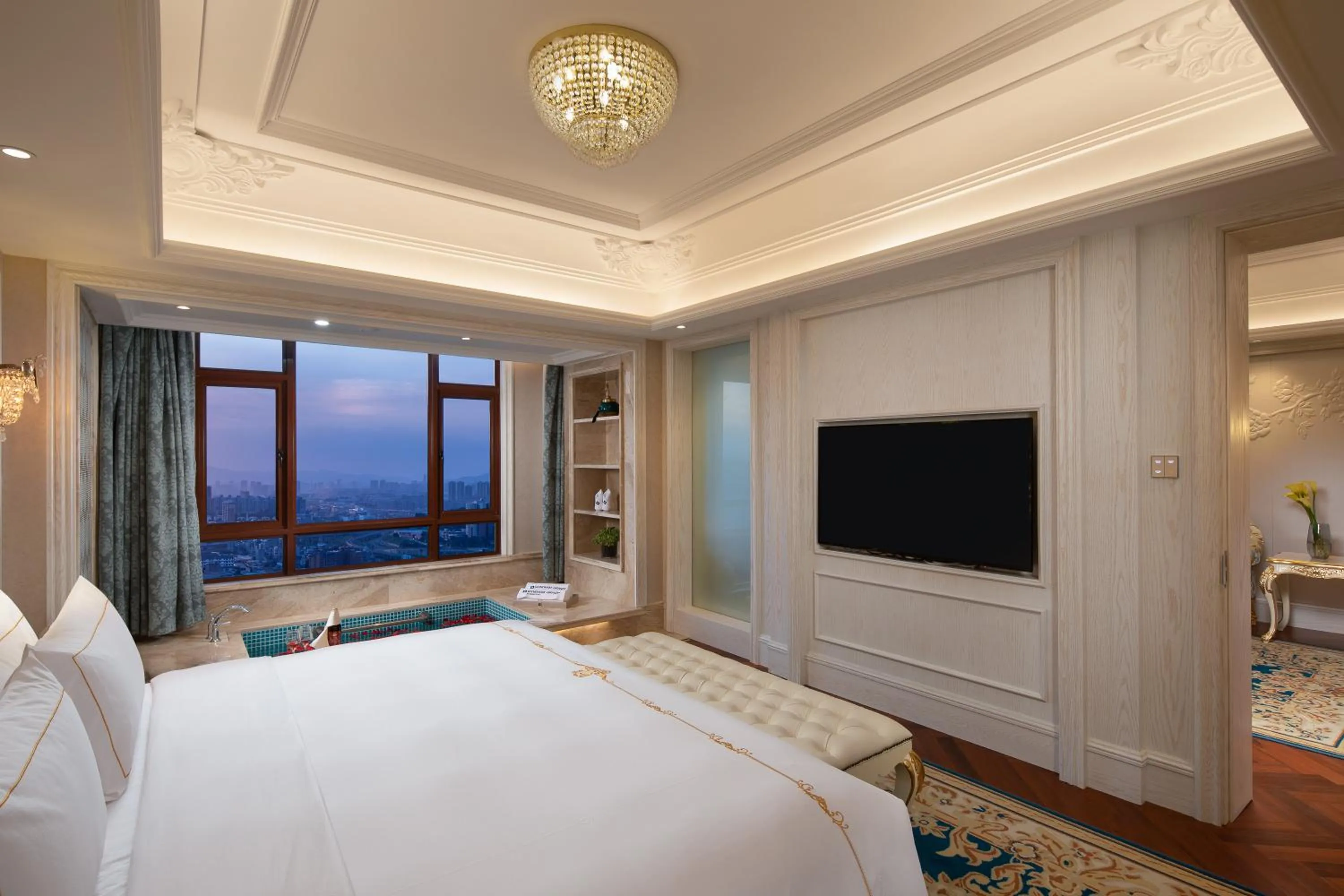 TV and multimedia, Bed in Wyndham Grand Kunming East
