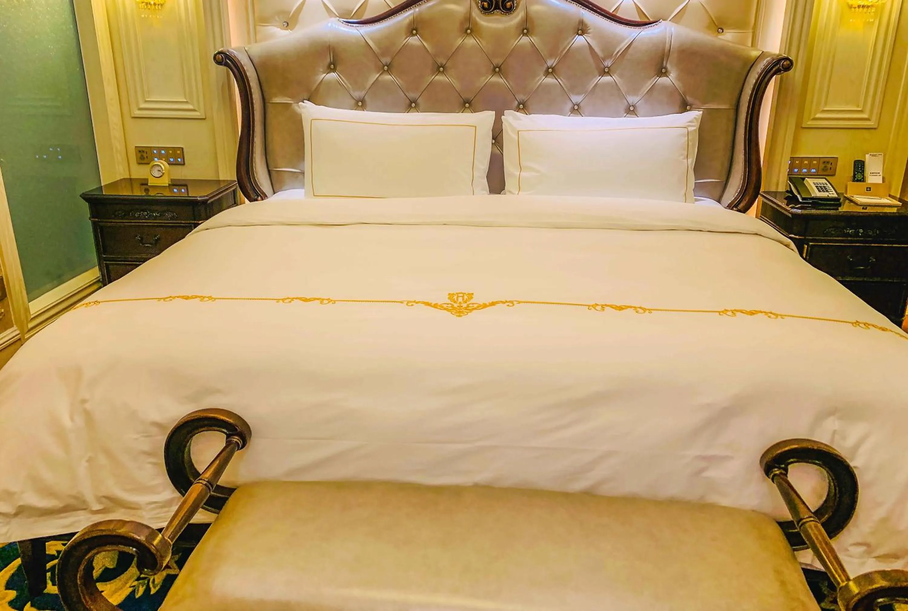 Bed in Wyndham Grand Kunming East