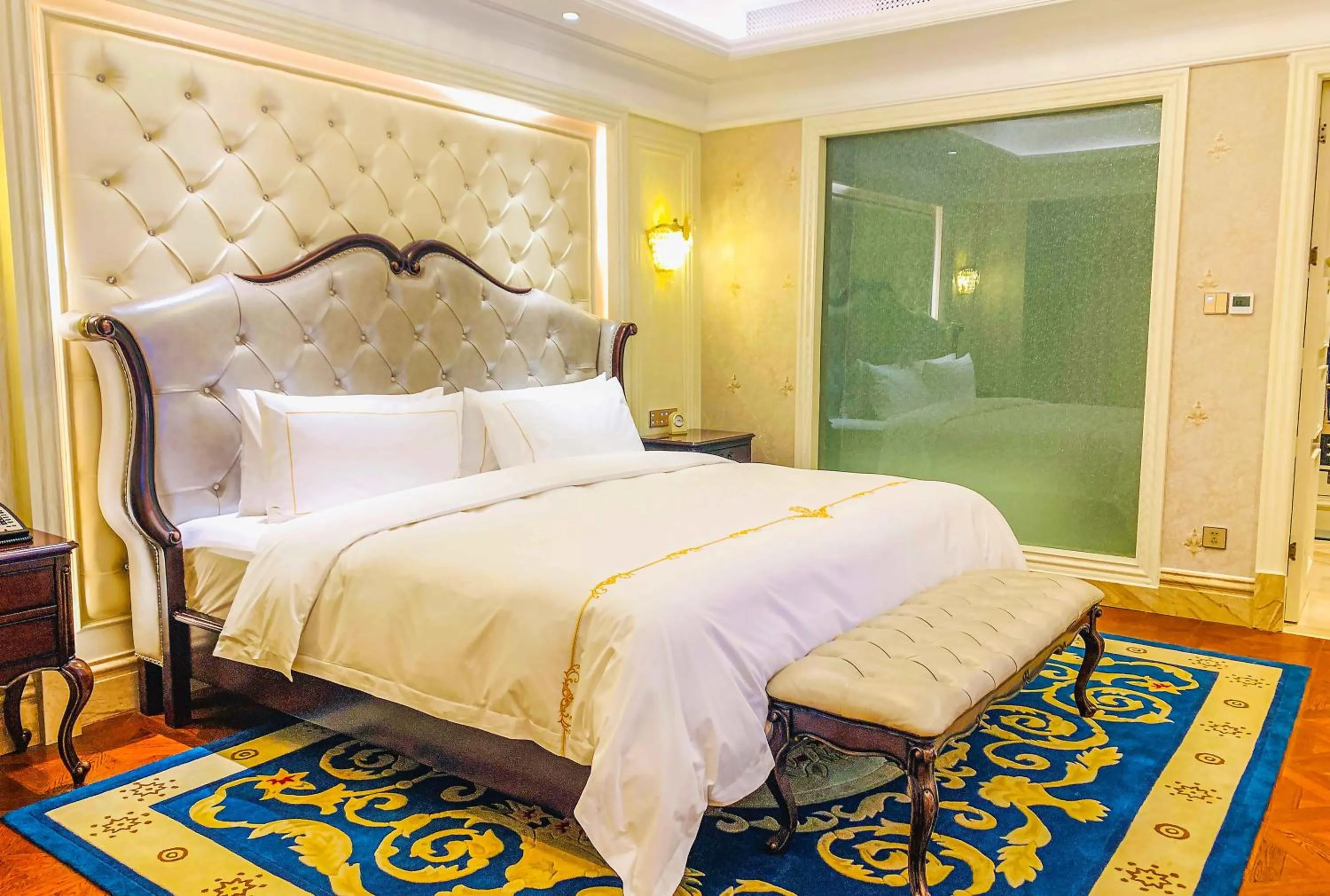 Bed in Wyndham Grand Kunming East