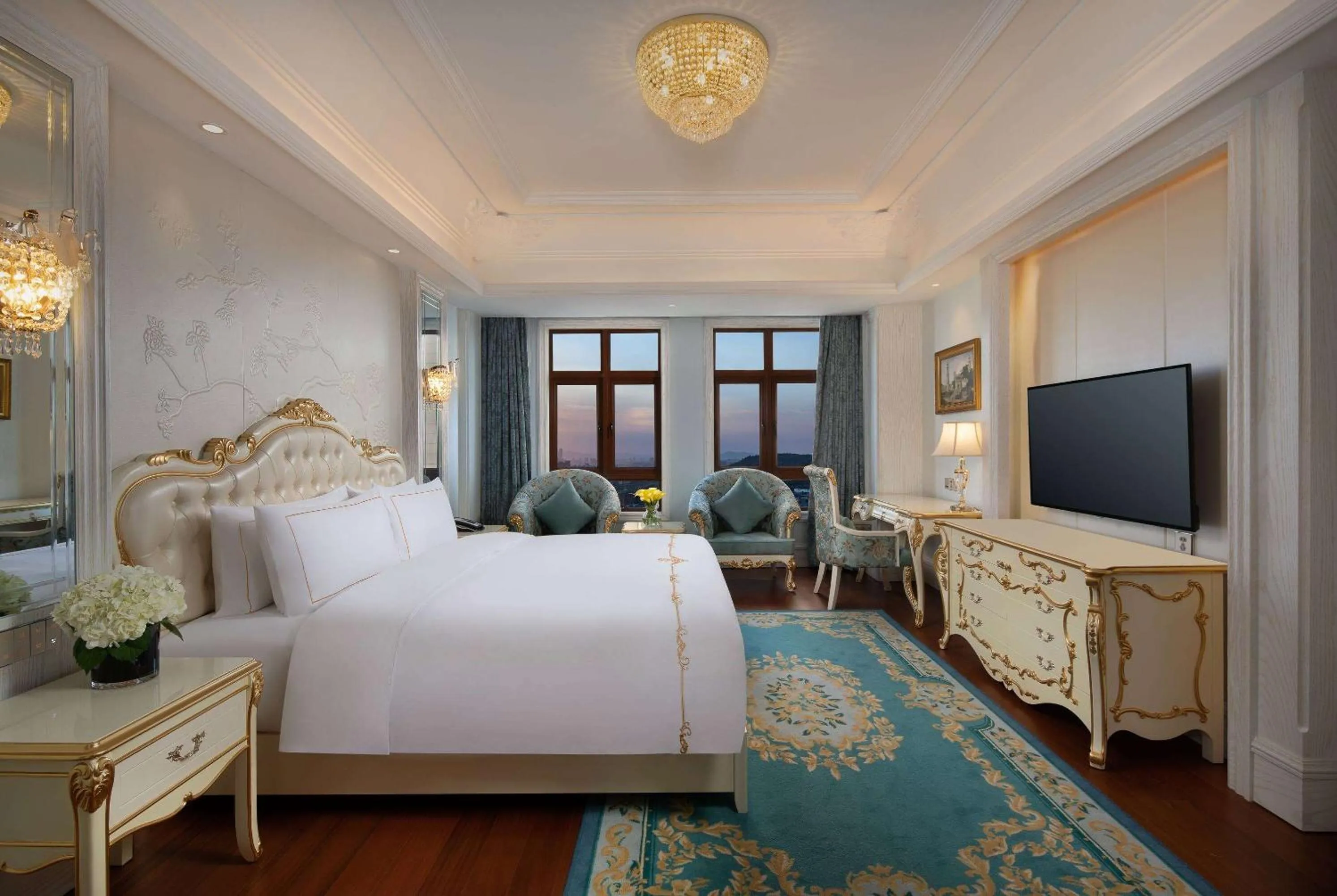 Bed in Wyndham Grand Kunming East