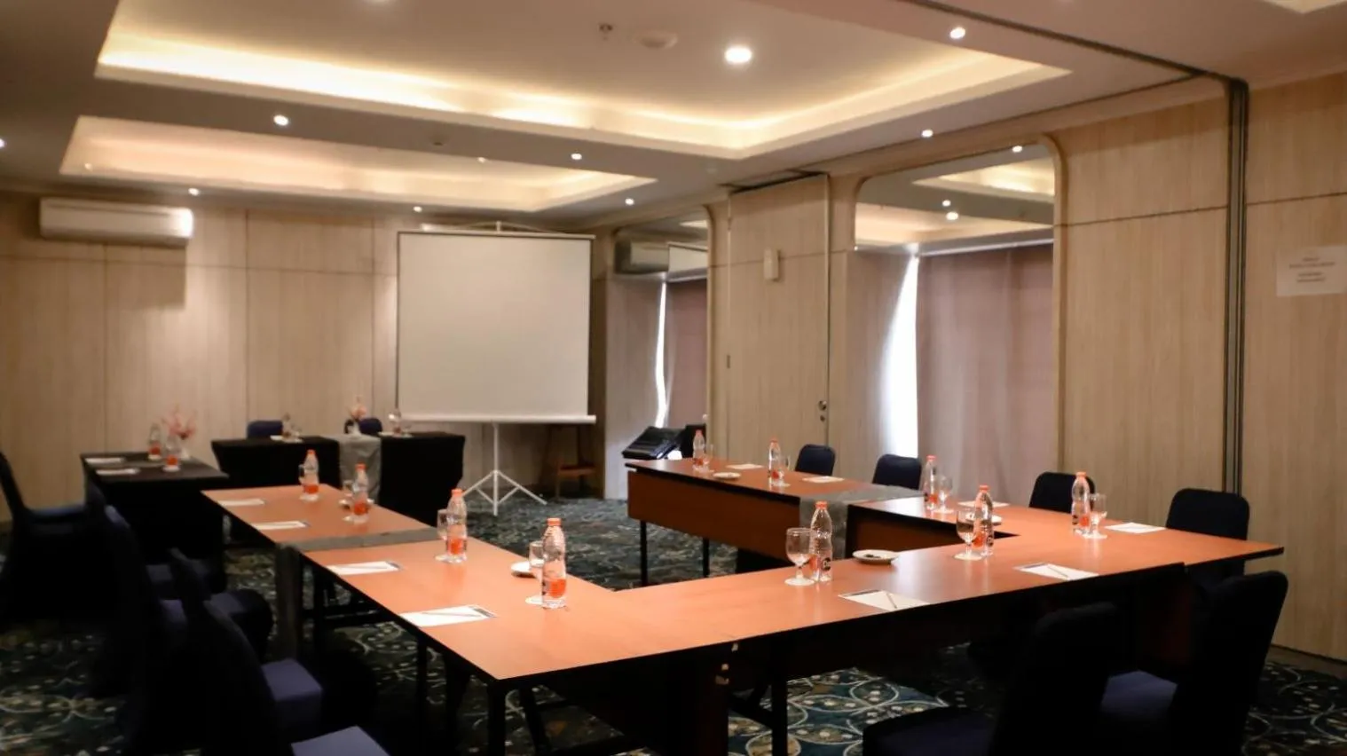 Meeting/conference room in FIM by Zigna