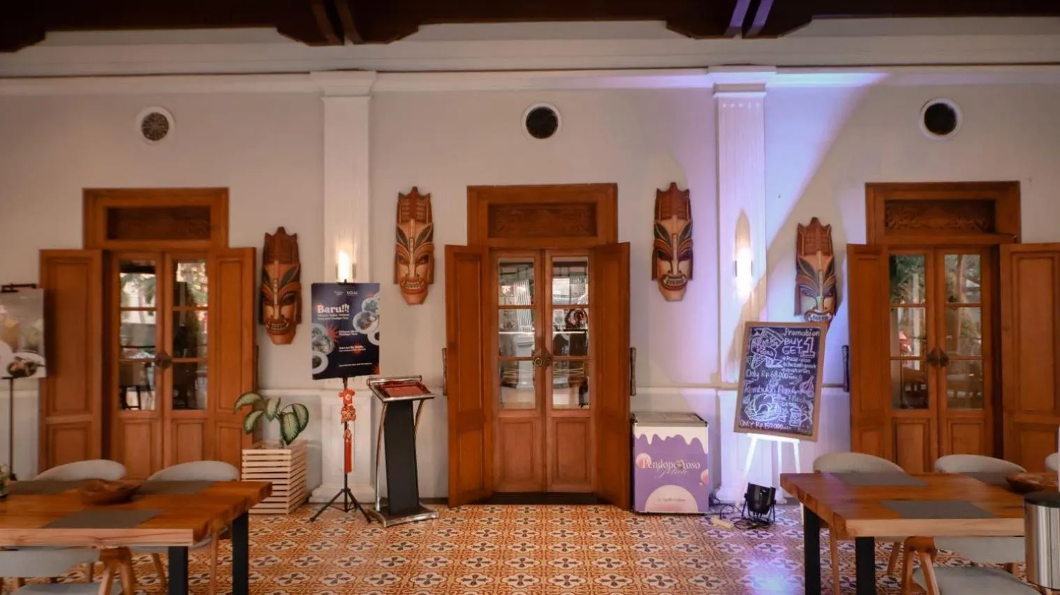 Lounge or bar in FIM by Zigna