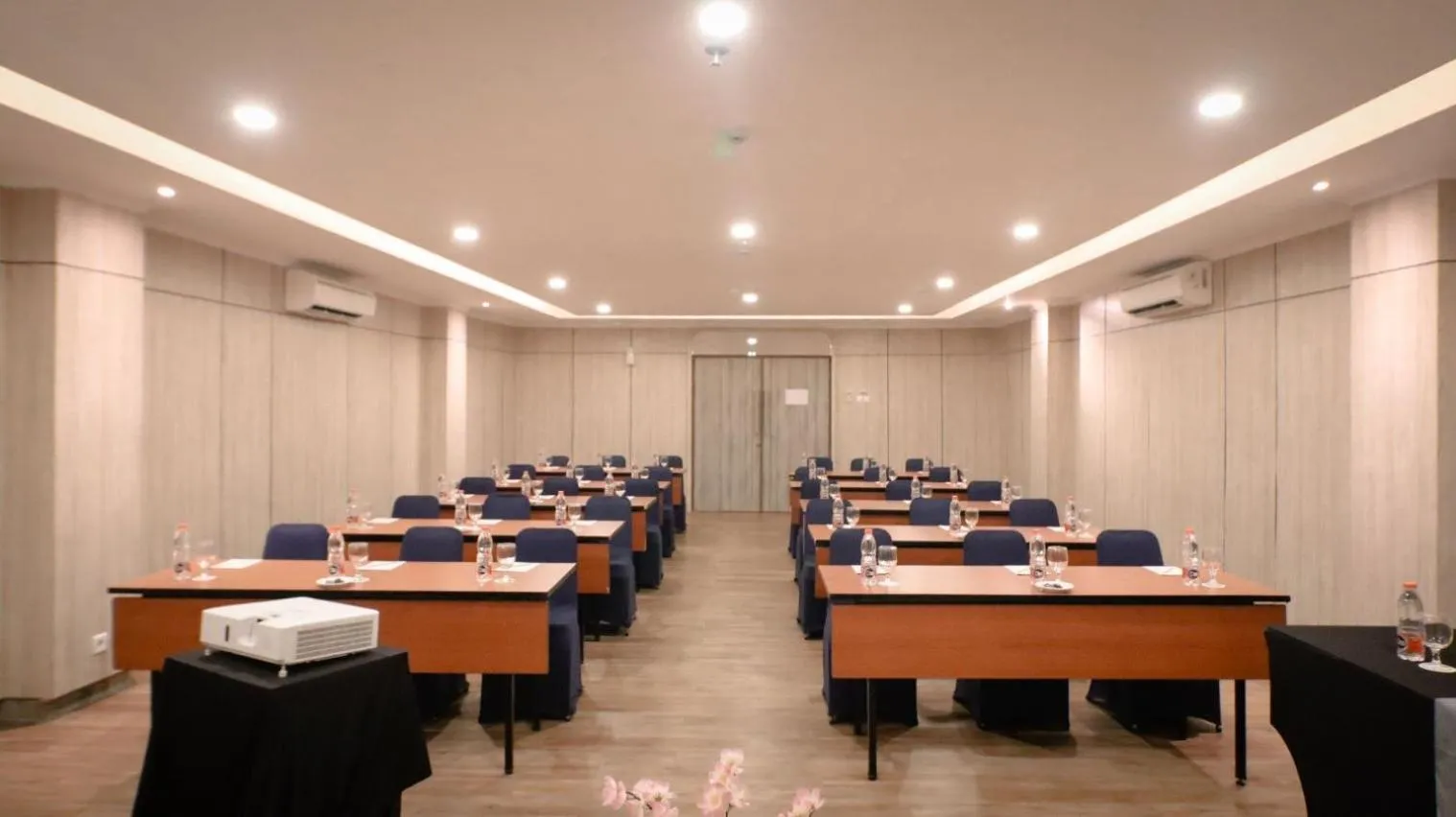 Meeting/conference room in FIM by Zigna