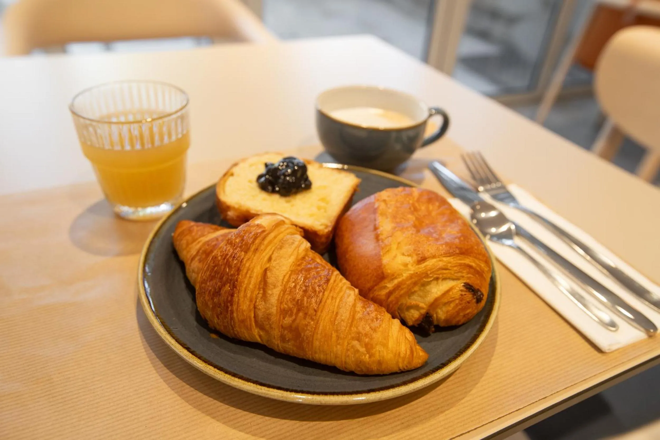 Breakfast in Logis Hôtel de Port d'Alon - St Cyr sur Mer