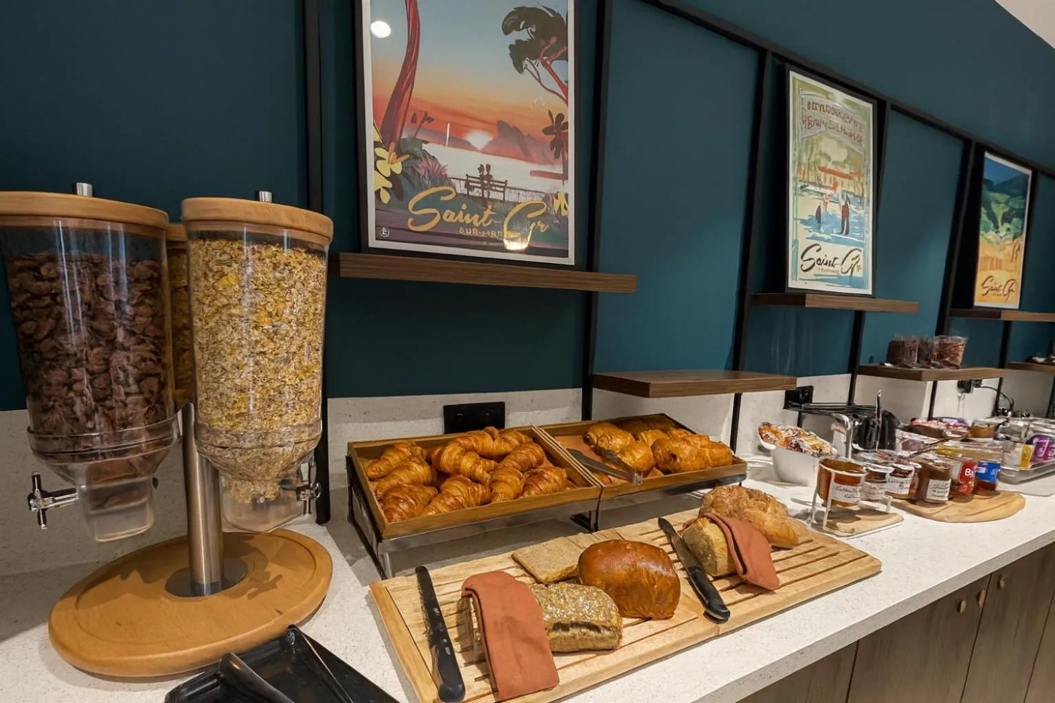 Breakfast in Logis Hôtel de Port d'Alon - St Cyr sur Mer