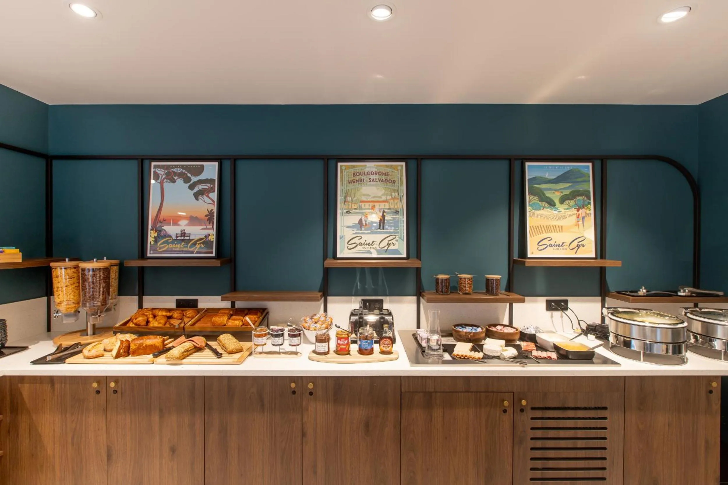 Breakfast in Logis Hôtel de Port d'Alon - St Cyr sur Mer