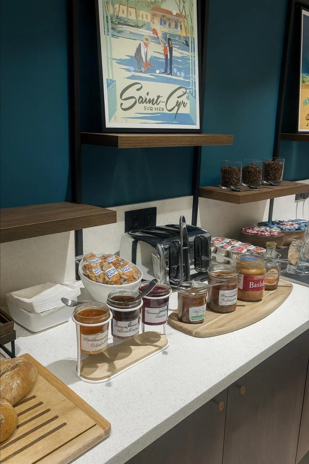 Breakfast in Logis Hôtel de Port d'Alon - St Cyr sur Mer