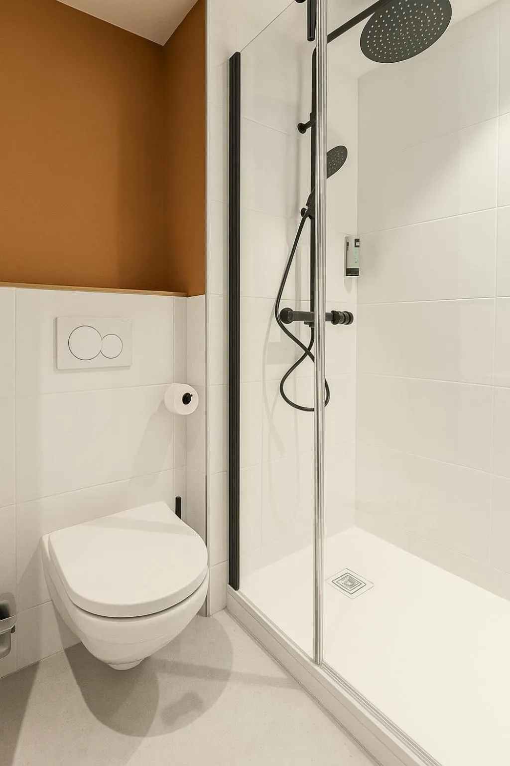 Bathroom in Logis Hôtel de Port d'Alon - St Cyr sur Mer