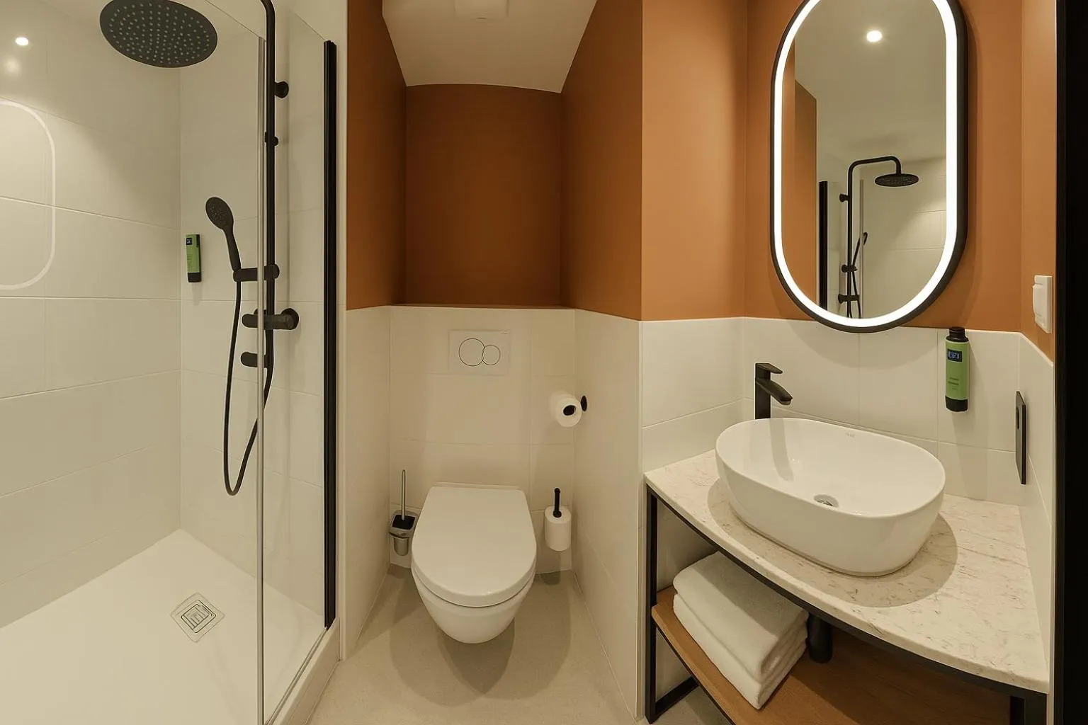 Bathroom in Logis Hôtel de Port d'Alon - St Cyr sur Mer