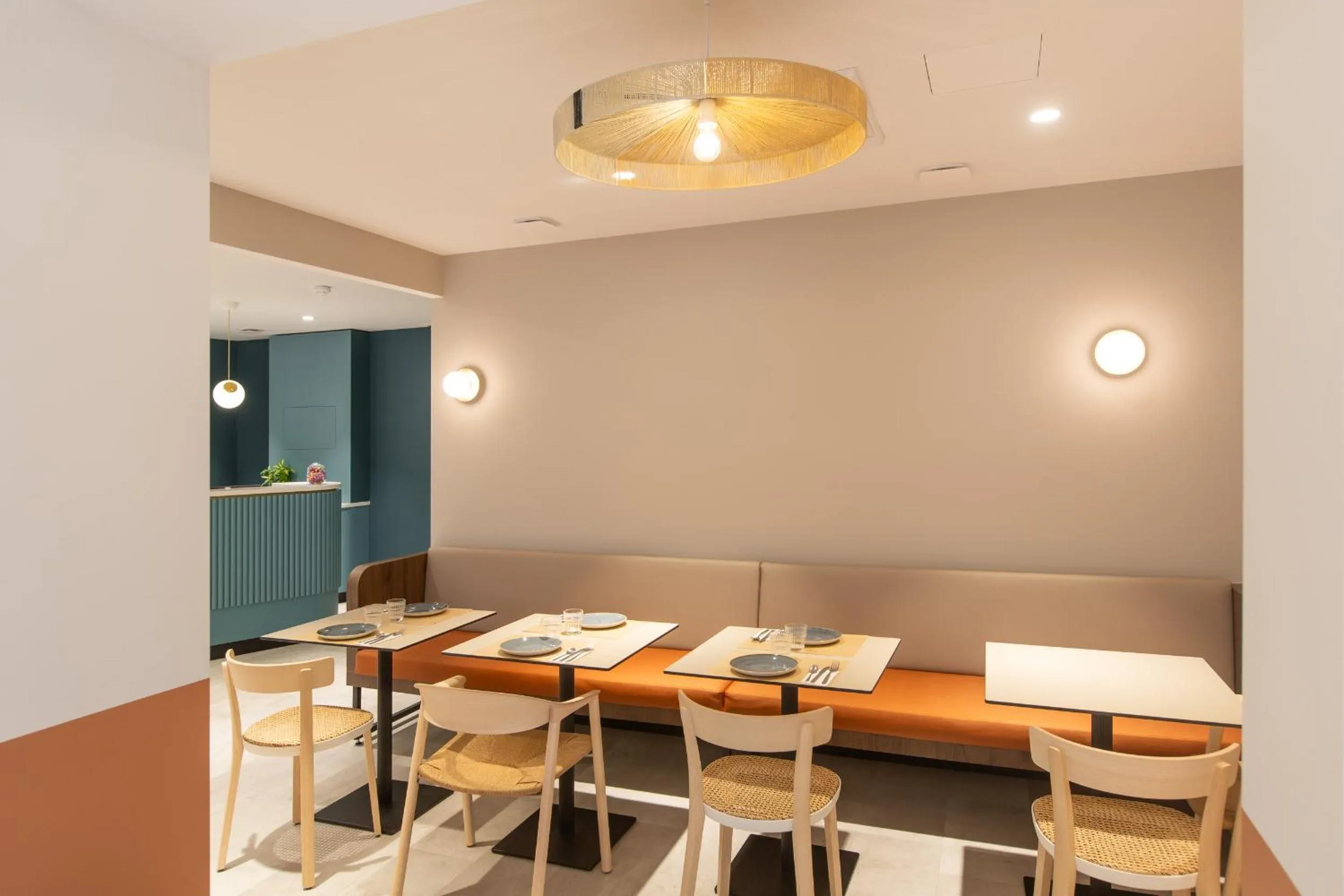 Dining area in Logis Hôtel de Port d'Alon - St Cyr sur Mer