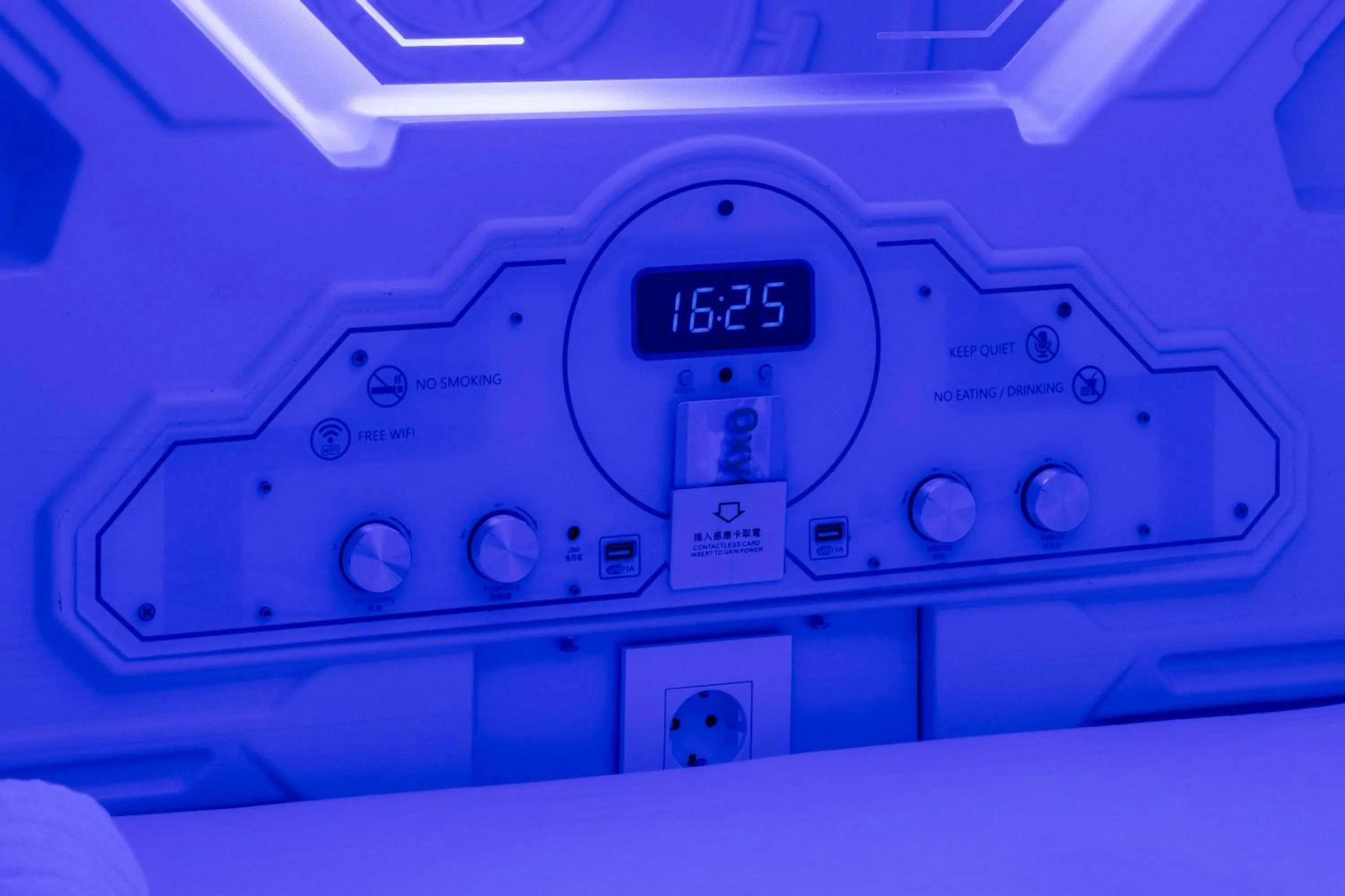 Bed in OXYGEN HOSTEL Capsula