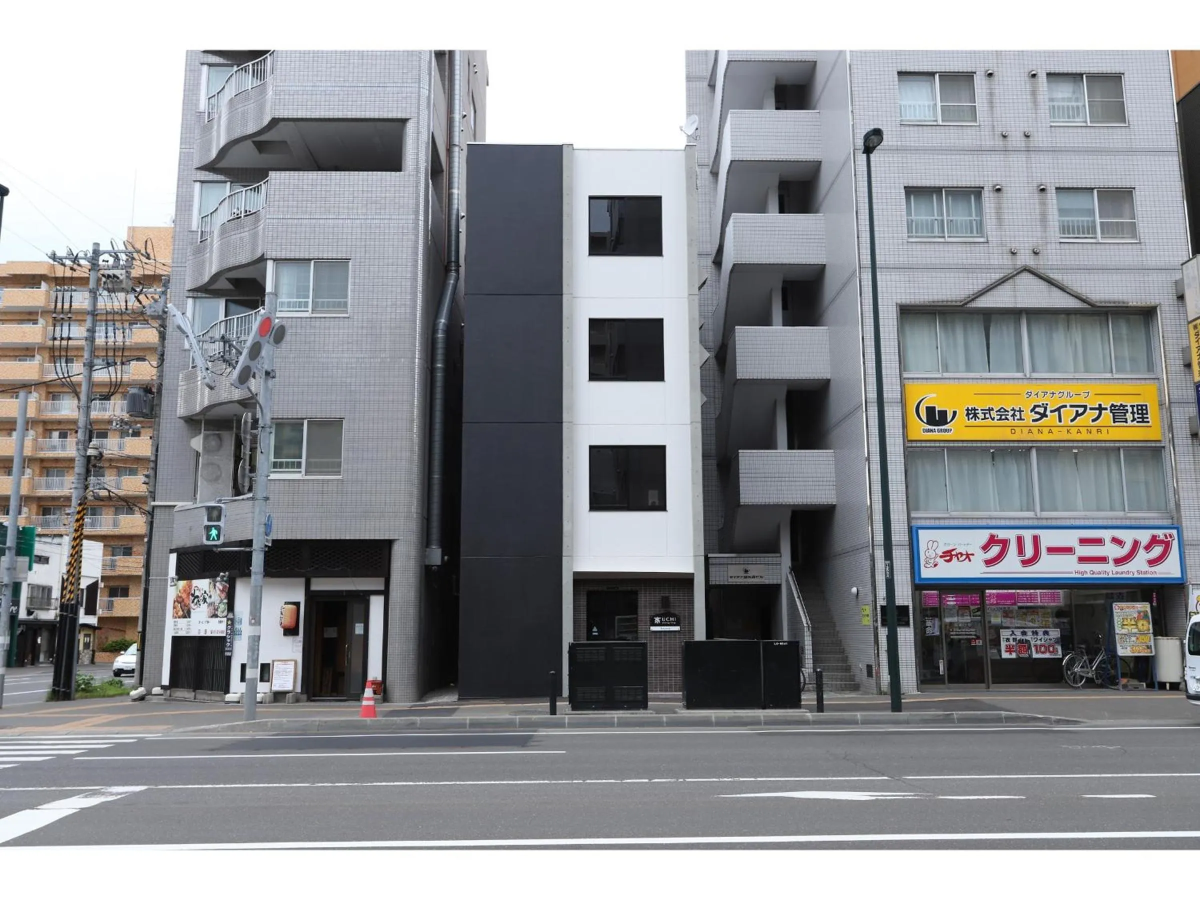 Property building in Uchi Living Stay AOZORA