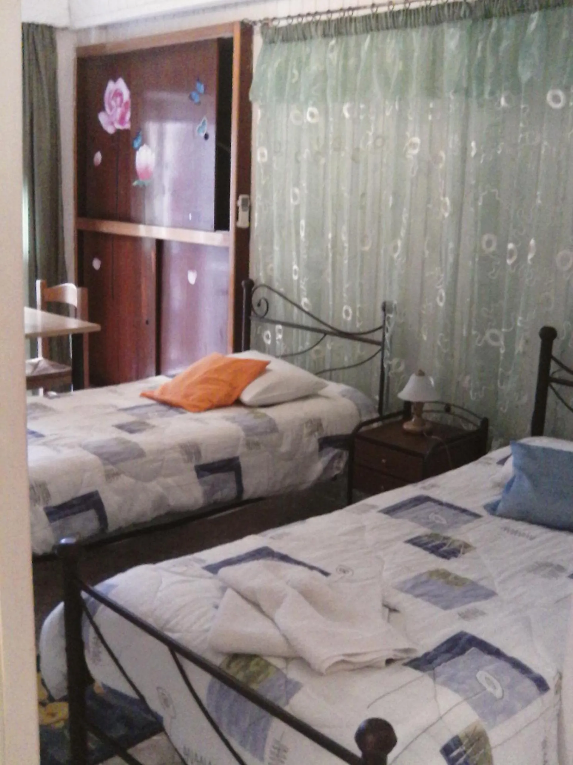 Bed in HERMOUPOLI ROOMS