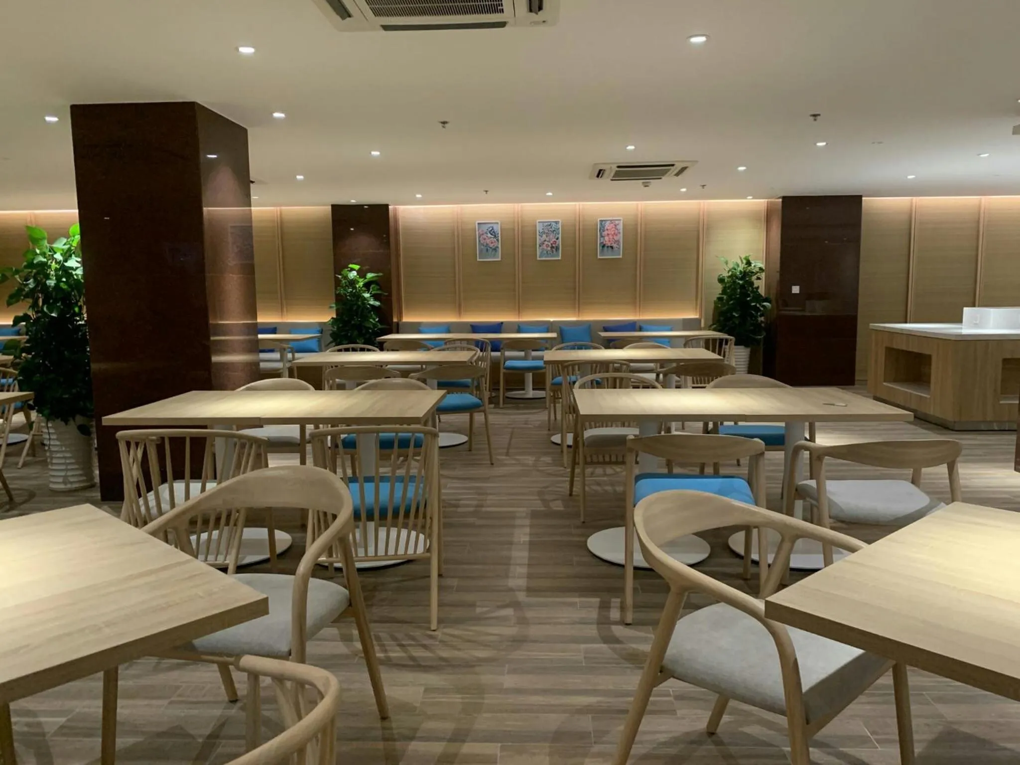 Restaurant/places to eat in HẢI ÂU BIÊN CƯƠNG