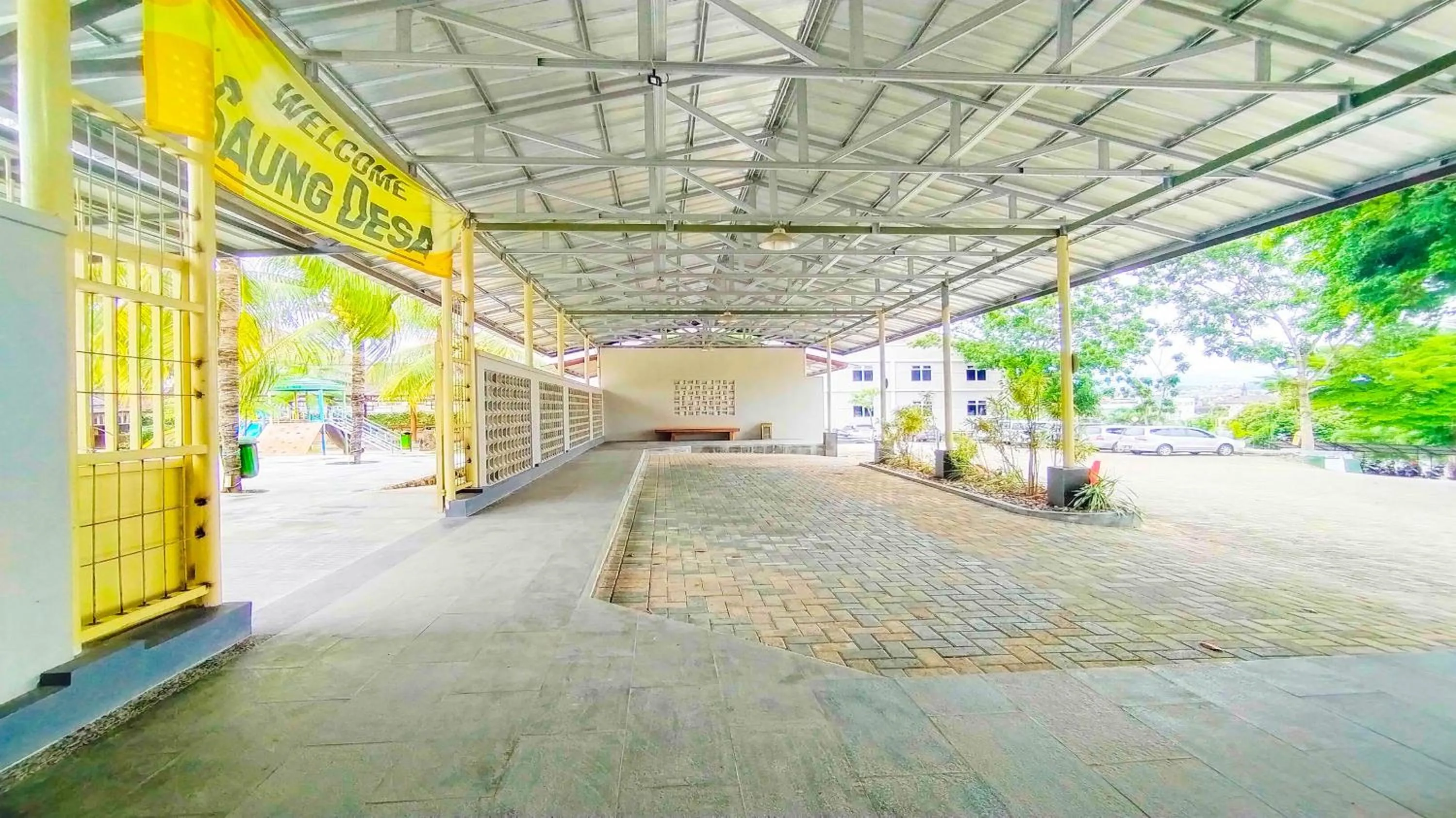 Restaurant/places to eat in Kuraya Hotel Residence