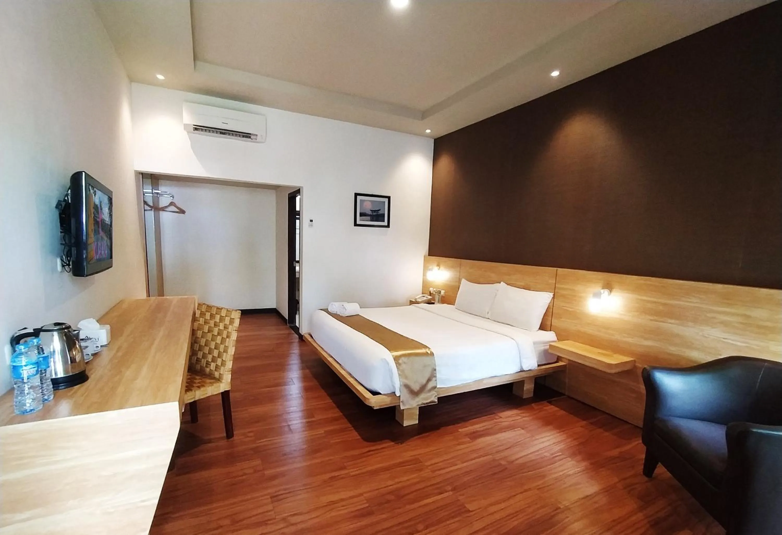 Toilet, Bed in Kuraya Hotel Residence