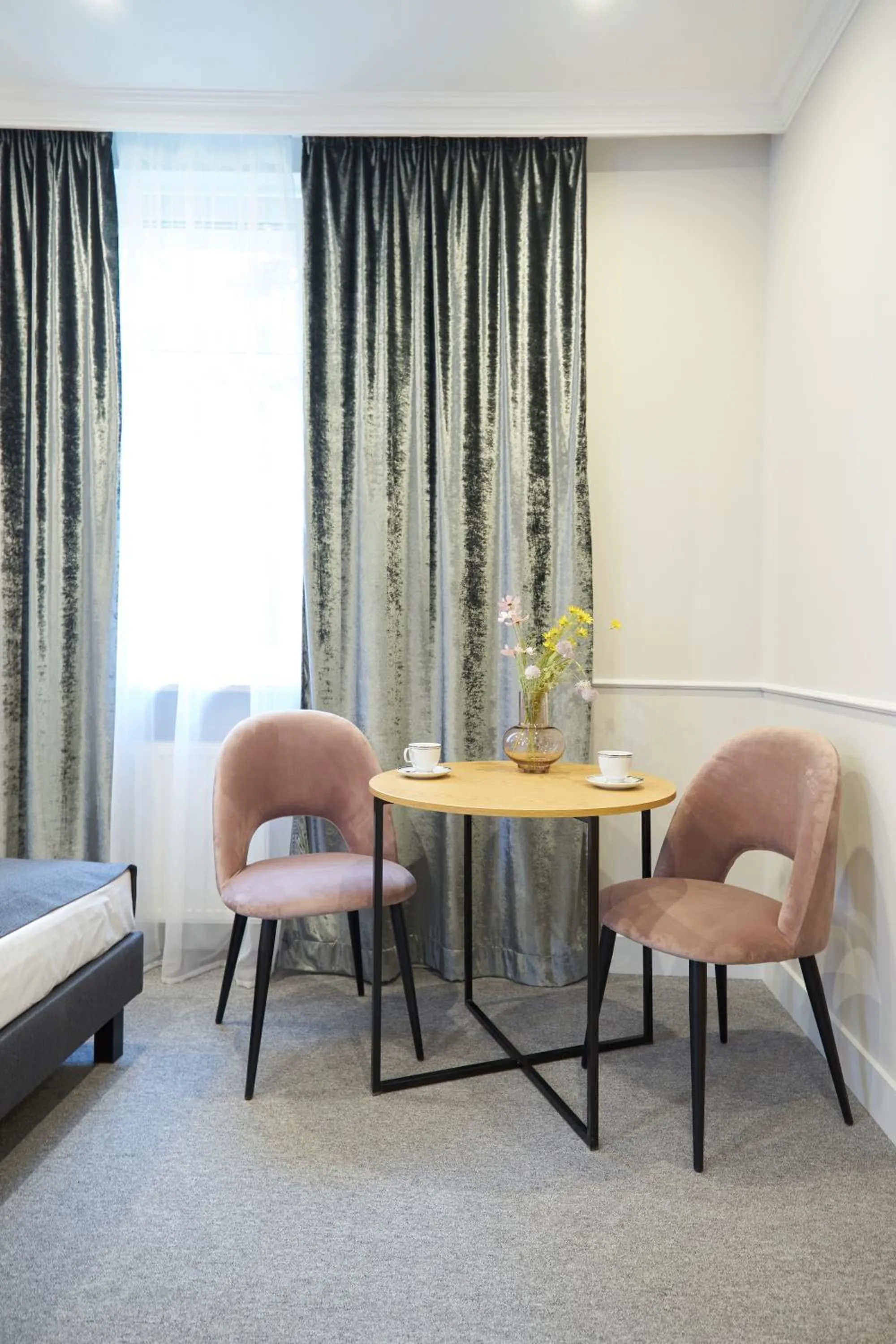 Living room, Bed in Apartamenty Klasztorna 25