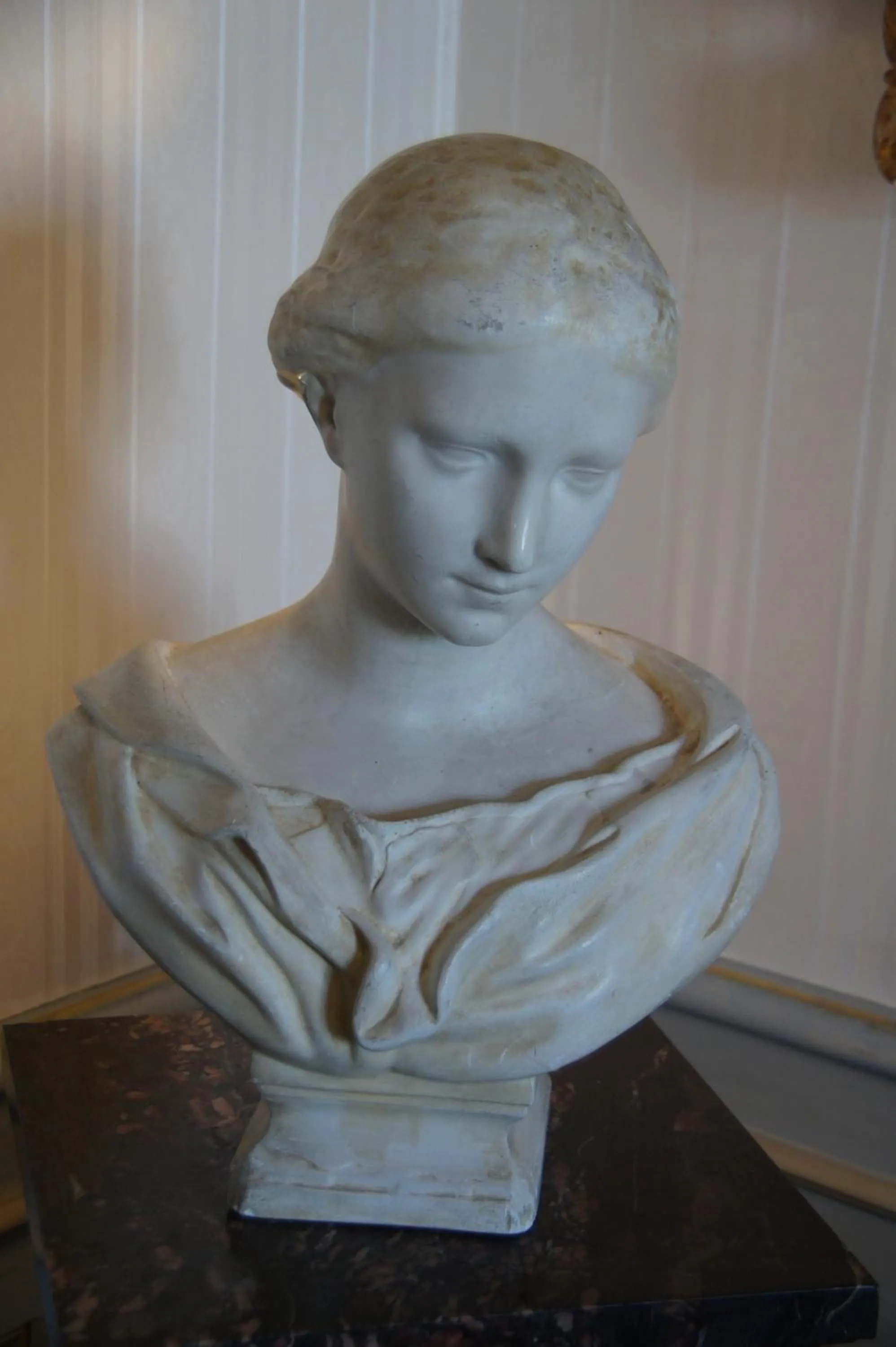 Logo/Certificate/Sign in Le Clos de La Muse