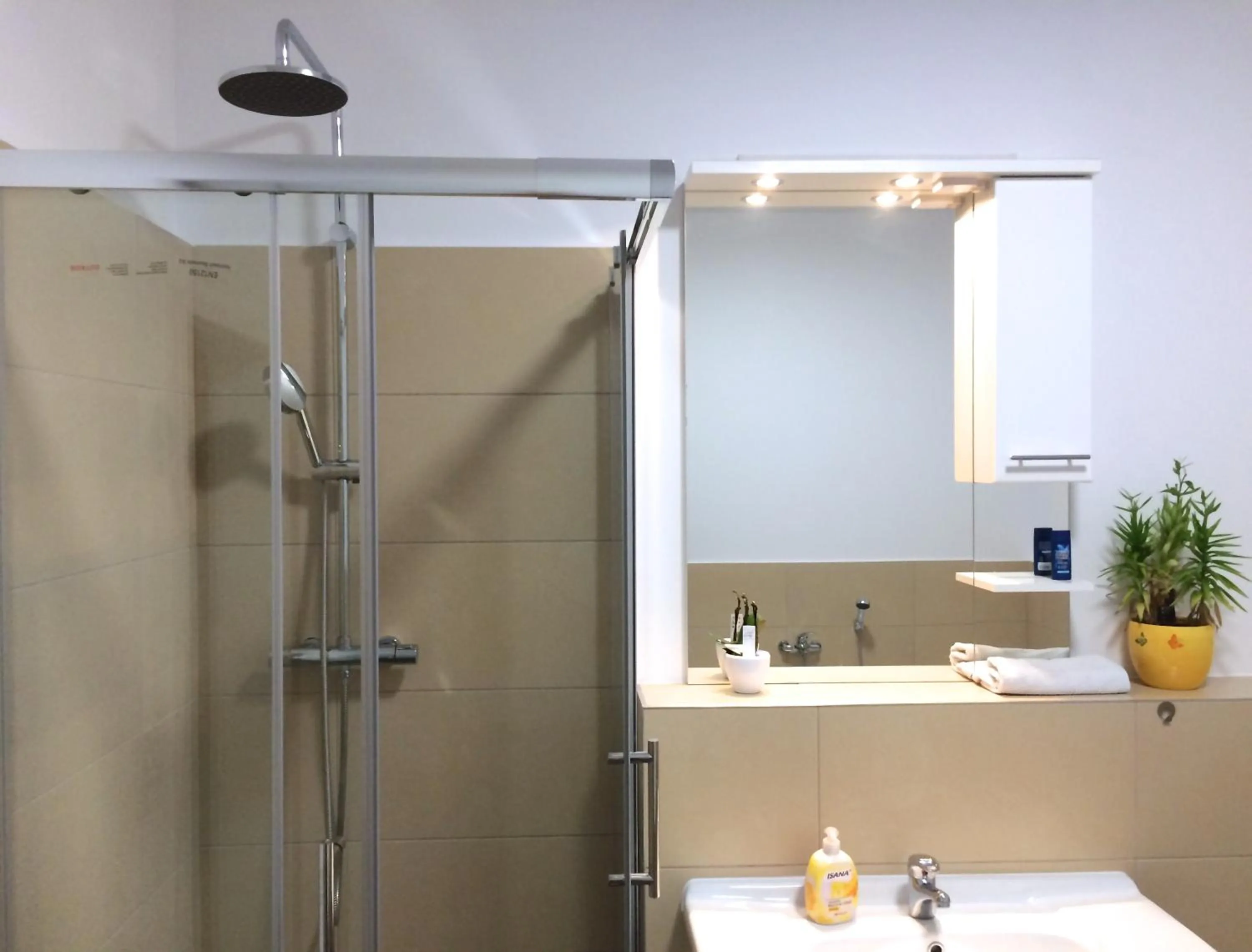 Bathroom in Gwuni B&B