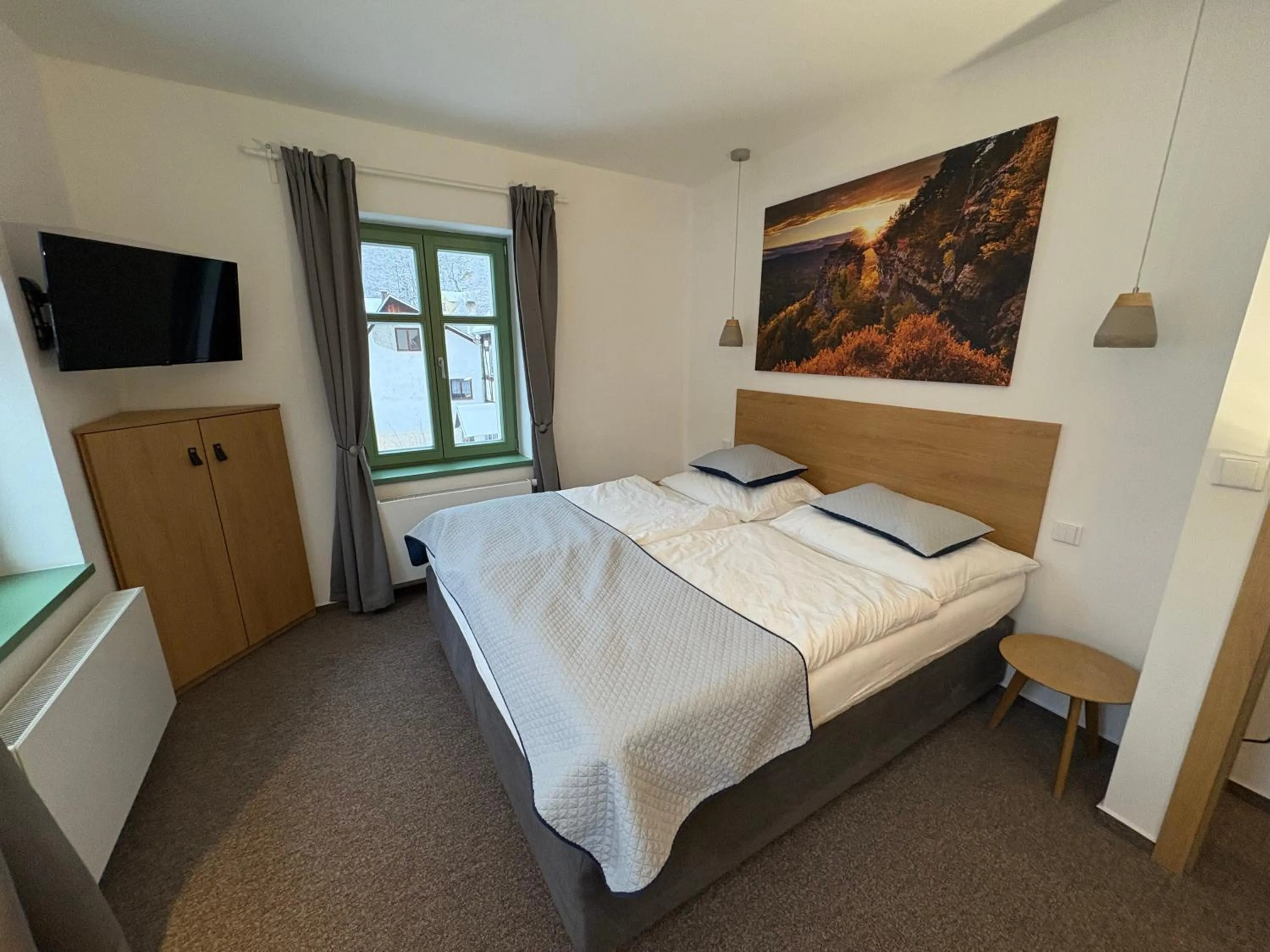 Bed in Pension Jitřenka Hřensko - Breakfast Included & Free Parking