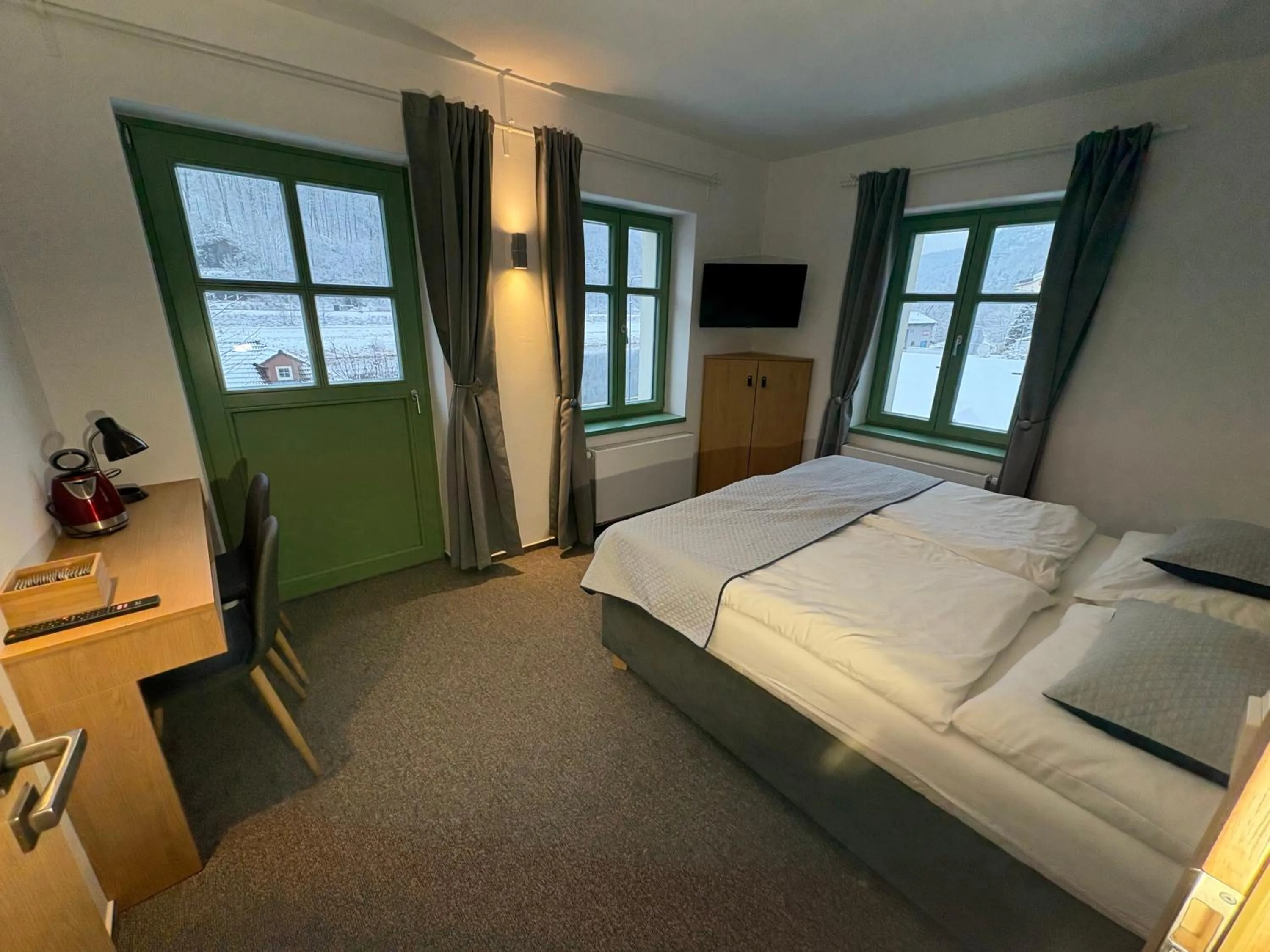 Bed in Pension Jitřenka Hřensko - Breakfast Included & Free Parking