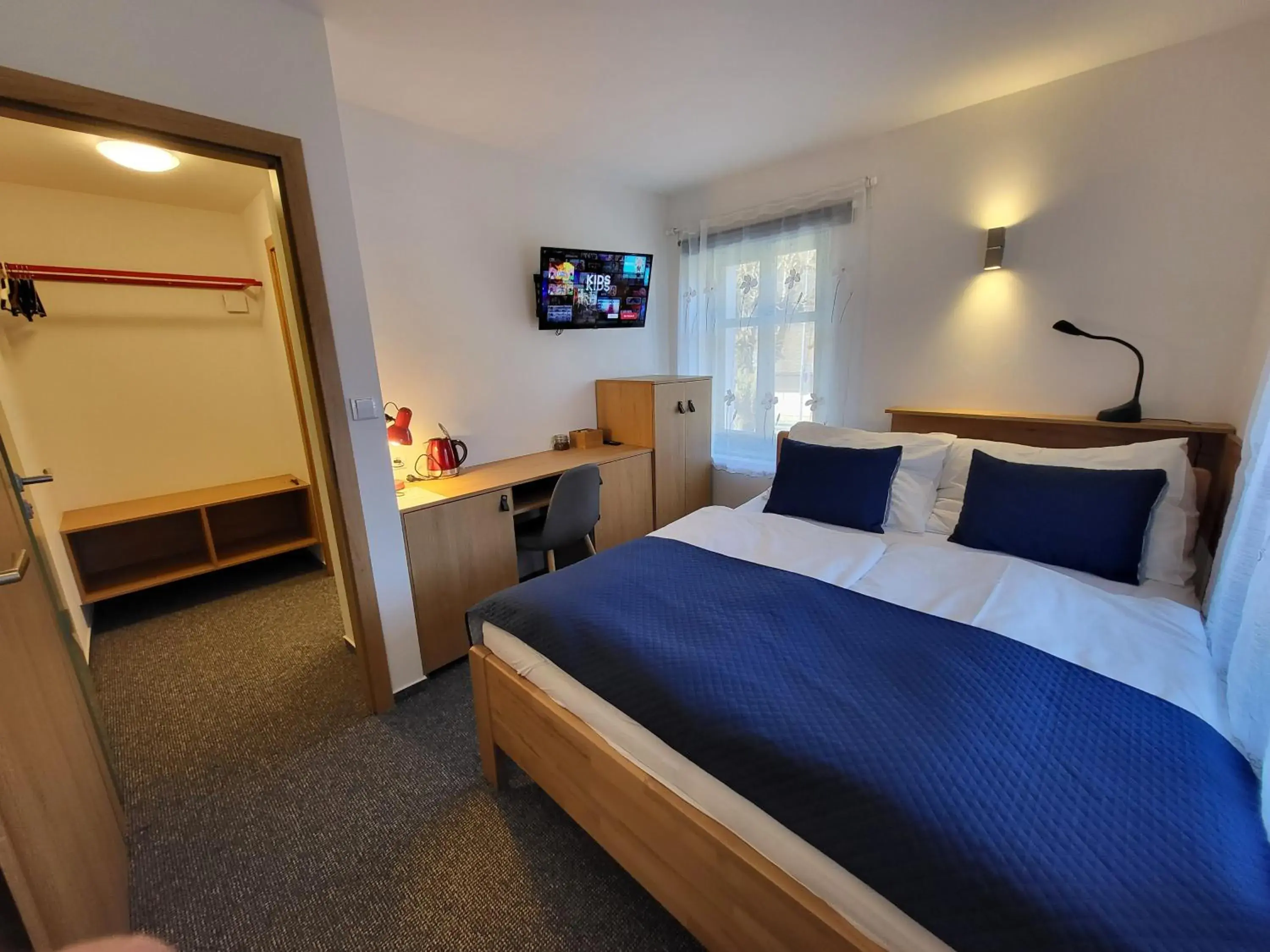 Small Double Room - single occupancy in Pension Jitřenka Hřensko - Breakfast Included & Free Parking Small Double Room - single occupancy in Pension Jitřenka Hřensko - Breakfast Included & Free Parking