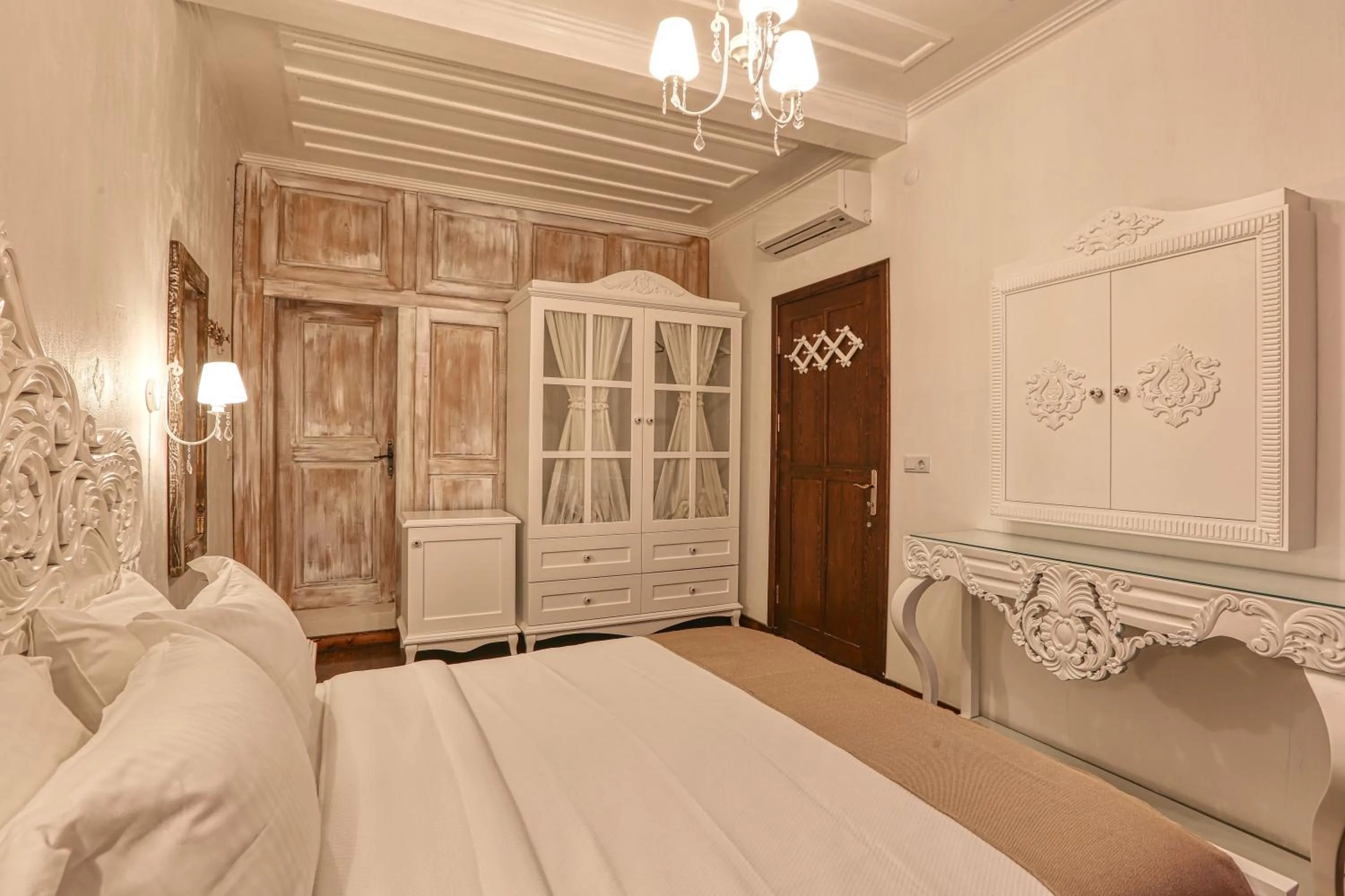 Bed in Trilye Bay C Konak