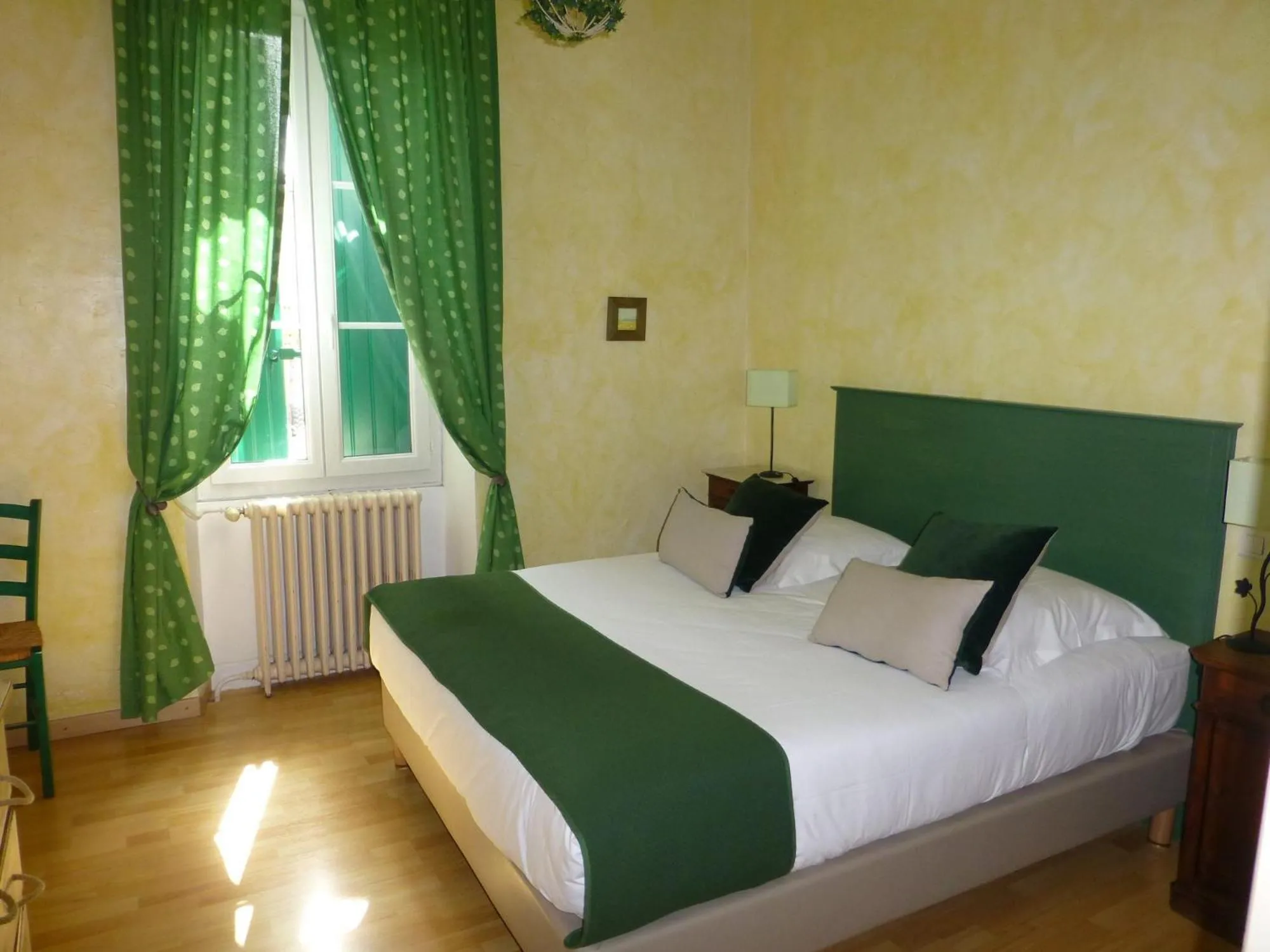 Bedroom, Bed in Hôtel & SPA Ventoux Provence "Domaine des Tilleuls"