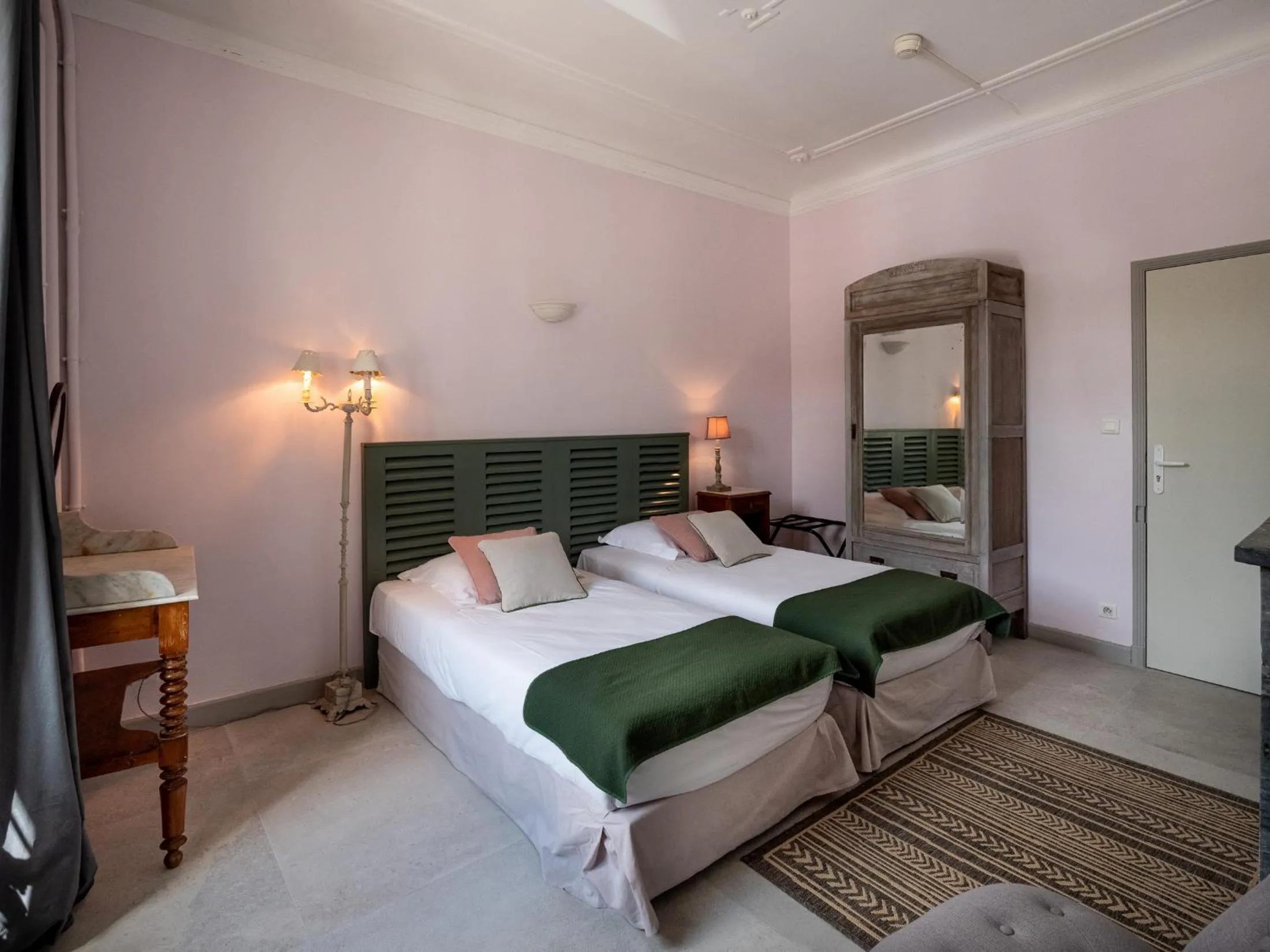 Photo of the whole room, Bed in Hôtel & SPA Ventoux Provence "Domaine des Tilleuls"