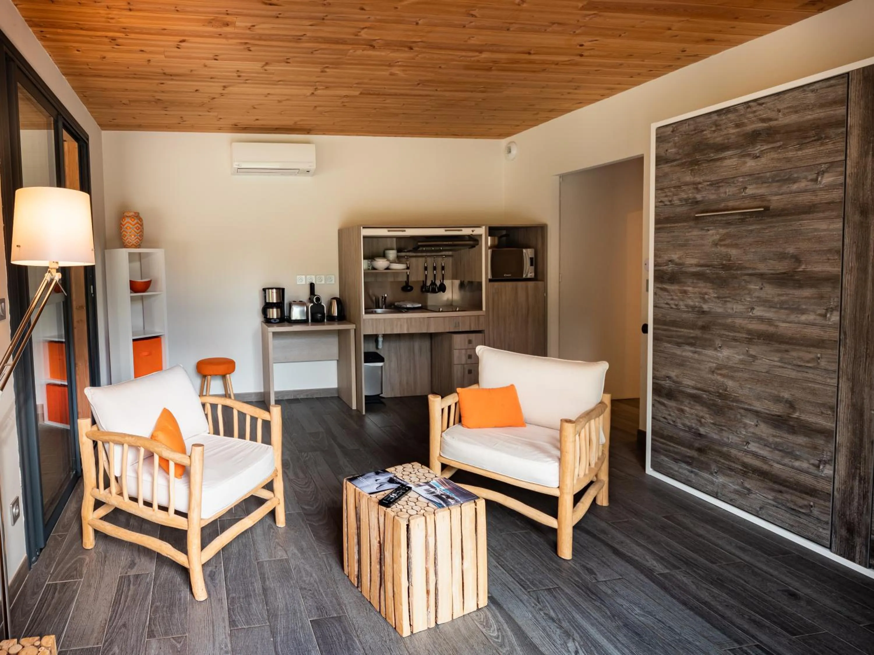 Kitchen or kitchenette in Hôtel & SPA Ventoux Provence "Domaine des Tilleuls"